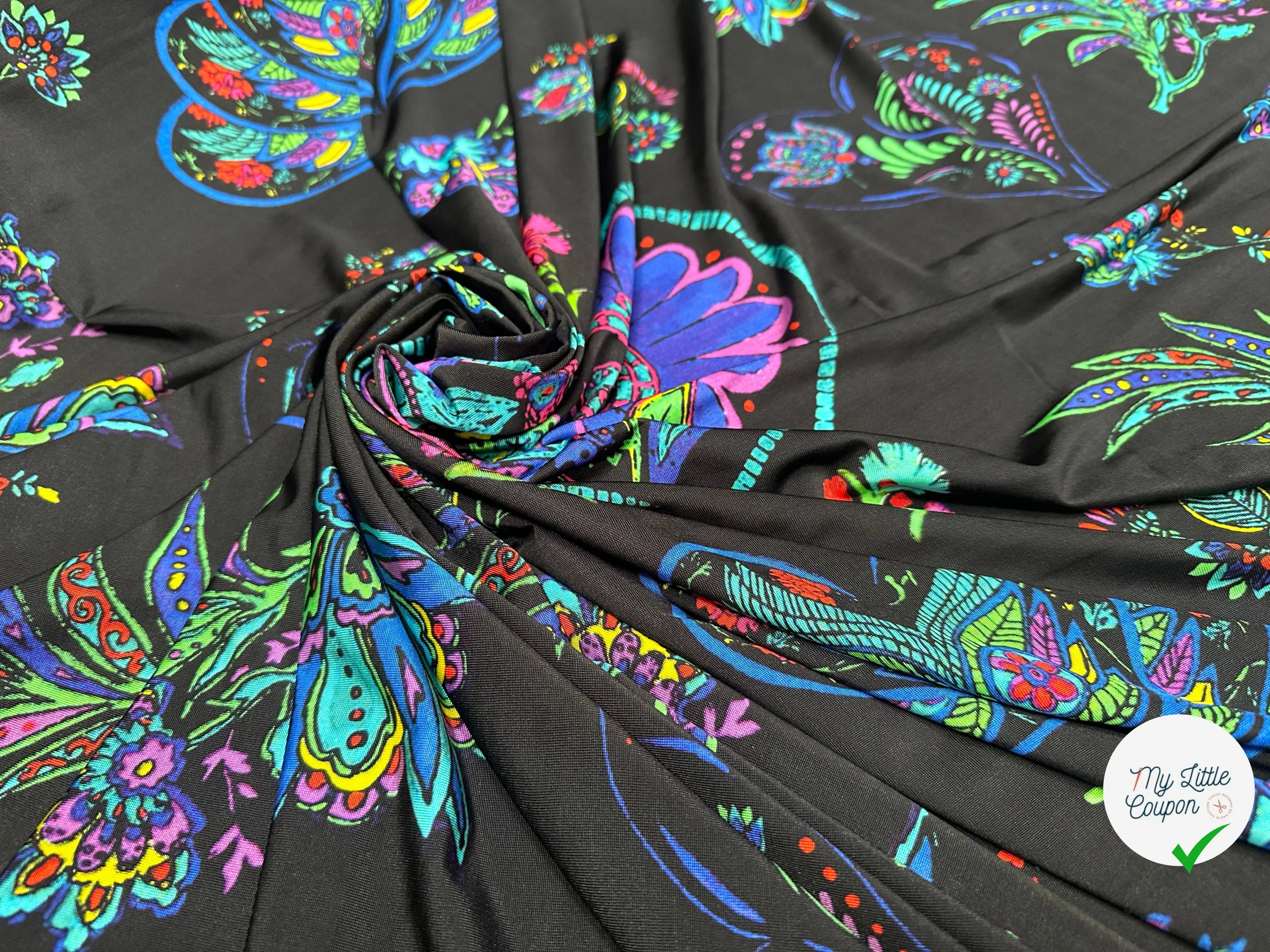 JERSEY FLUIDE VISCOSE DE COULEUR VEGETALE FOND NOIR - My Little Coupon