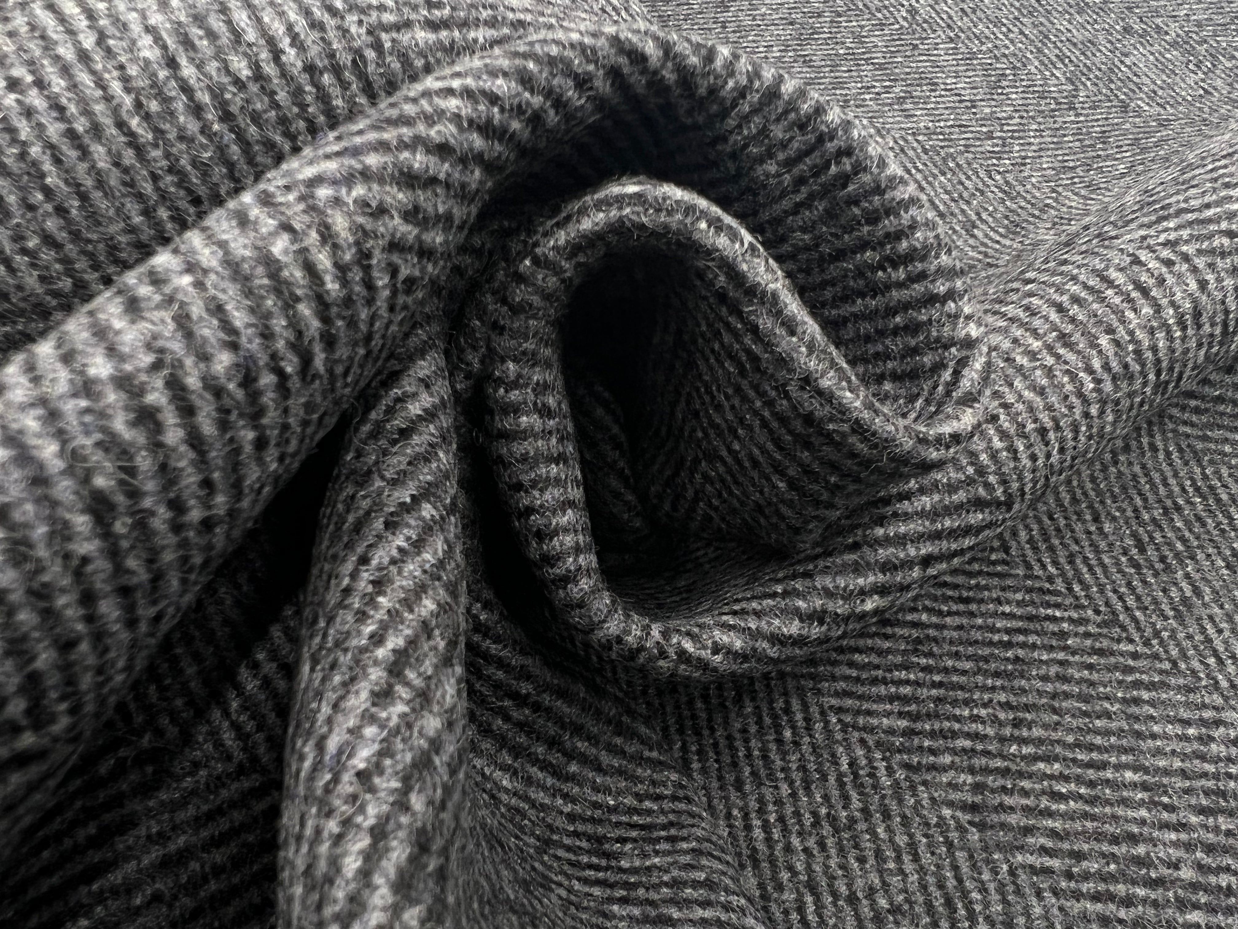 LAINAGE CHEVRON LOURD GRIS ET NOIR MSO