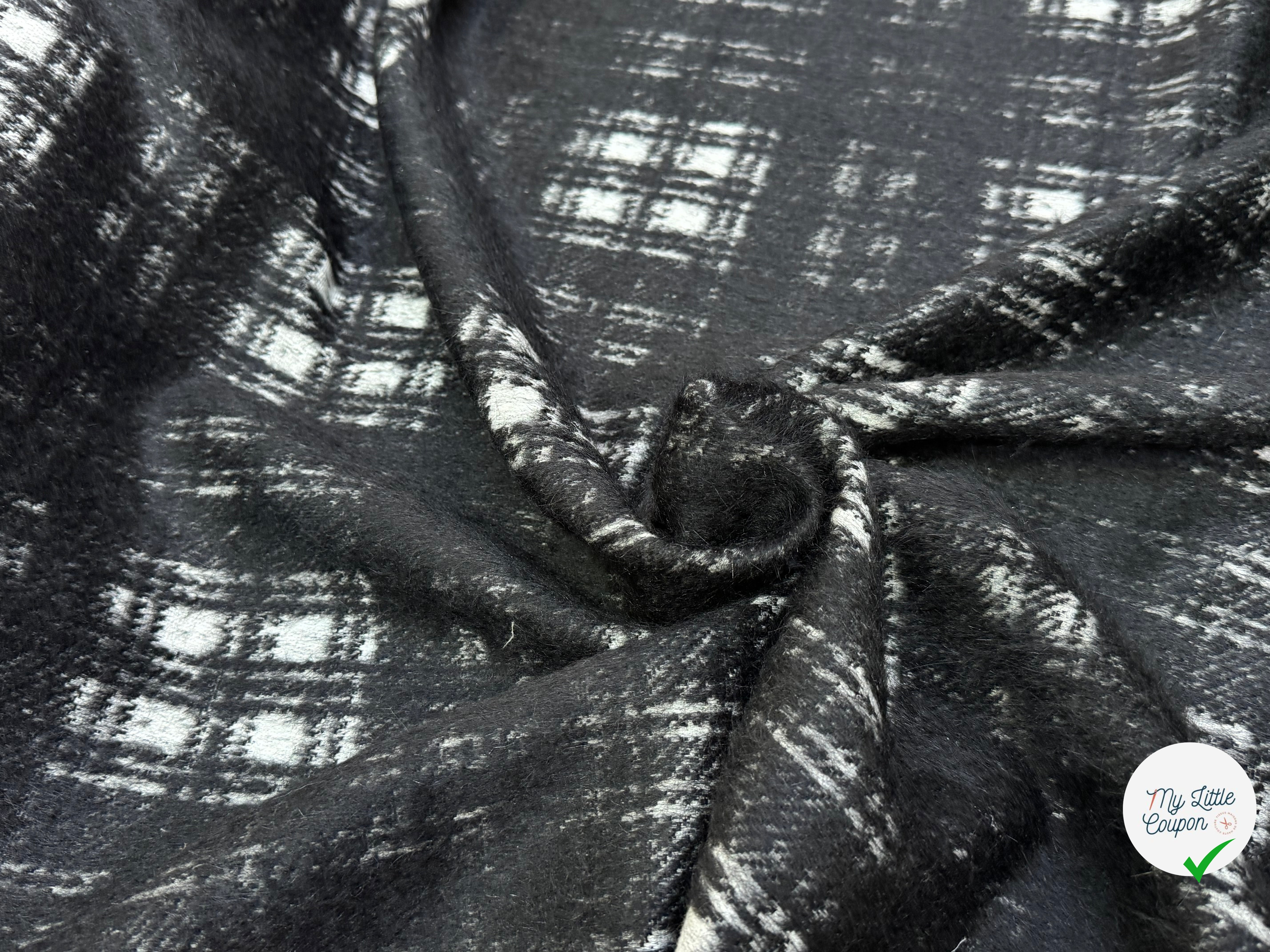LAINAGE MANTEAU BOUCLETTE À CARREAUX BLANC ET NOIR - My Little Coupon