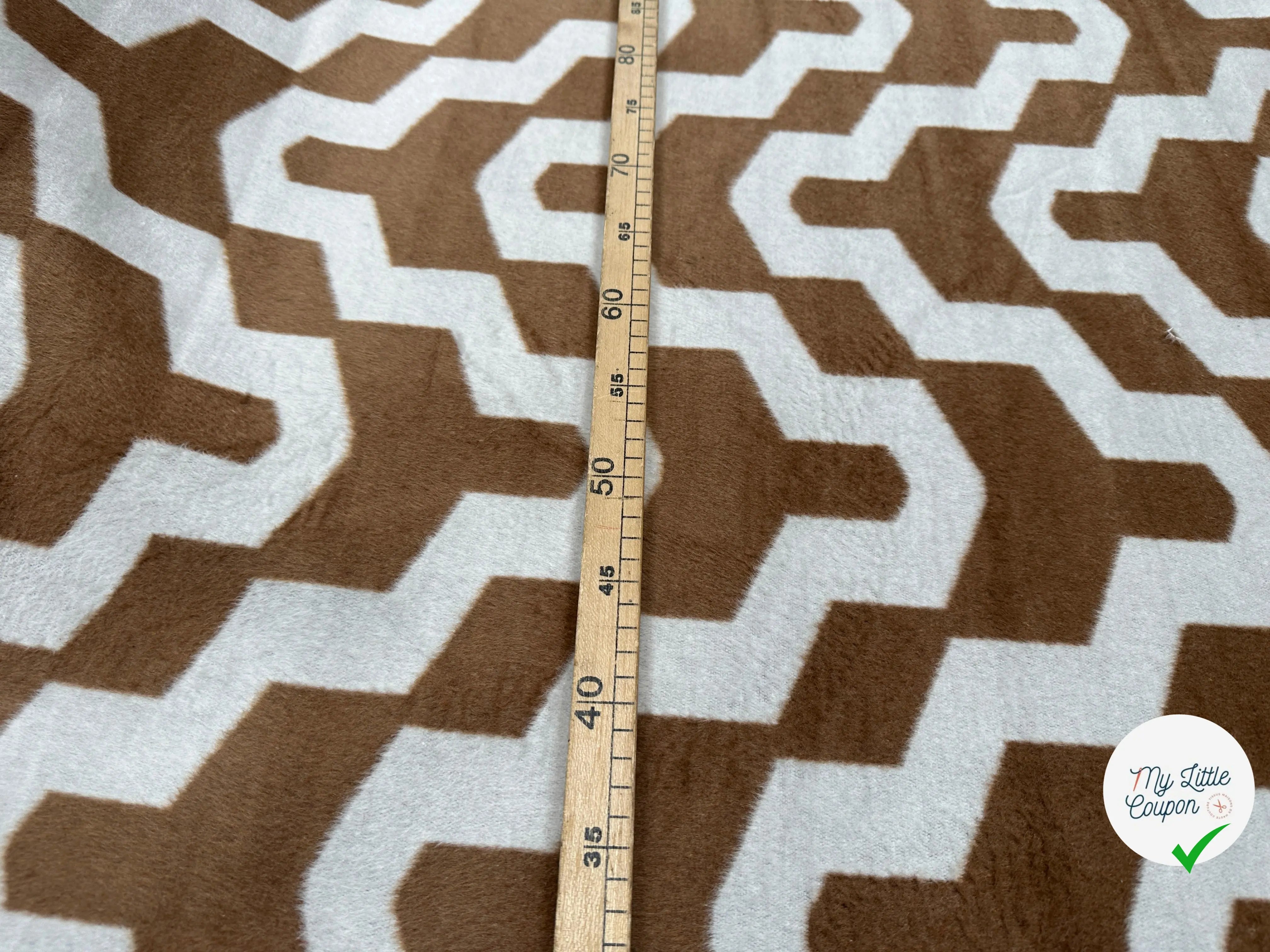 LAINAGE POLYESTER DUVETEUX GRAPHIQUE CAMEL - My Little Coupon