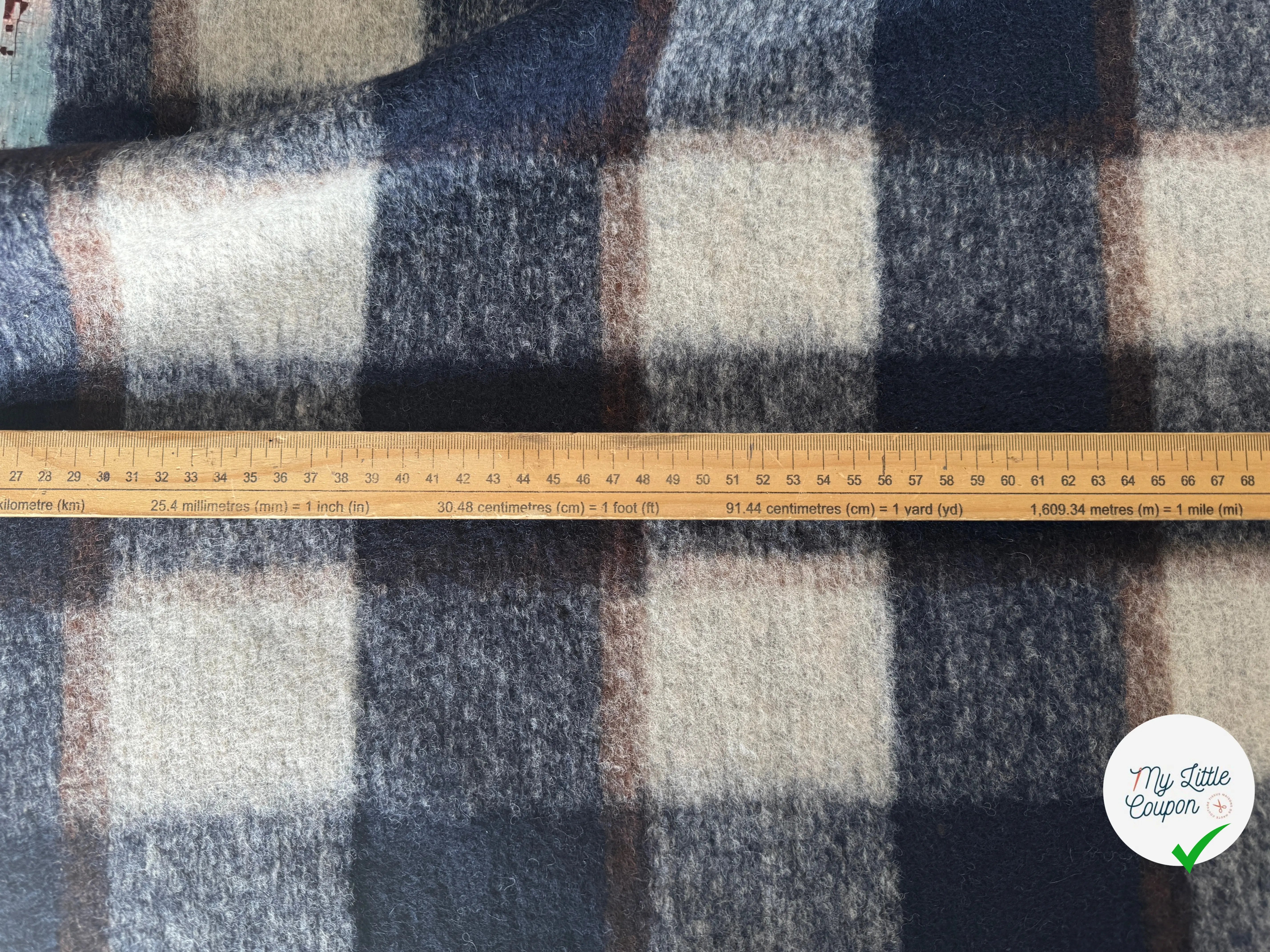 LAINAGE STRETCH BOUCLETTE CARREAUX CREME BLEU - My Little Coupon