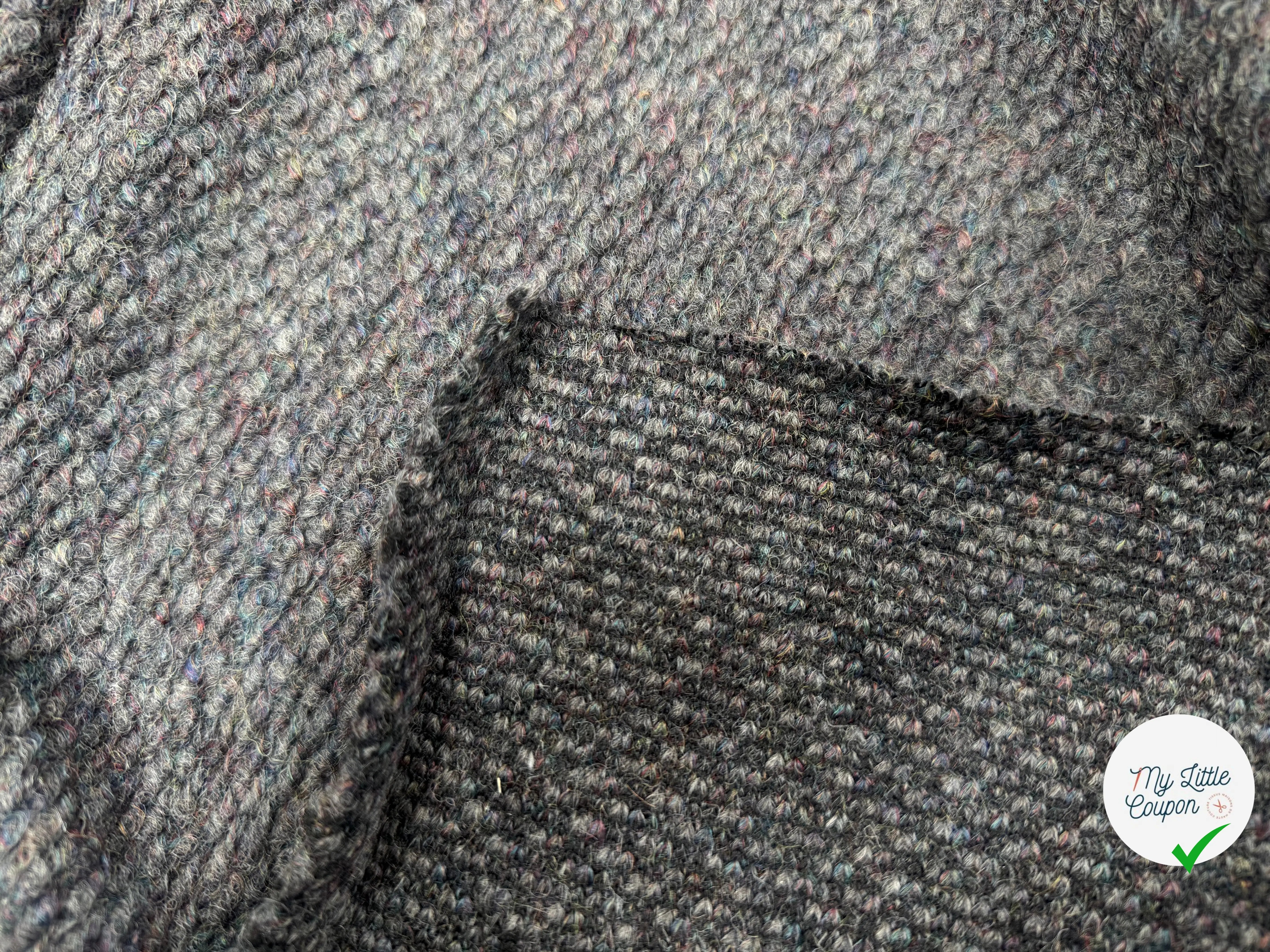 LAINE BOUCLETTE 100% LAINE GRIS AVEC DETAILS ROUGE - My Little Coupon