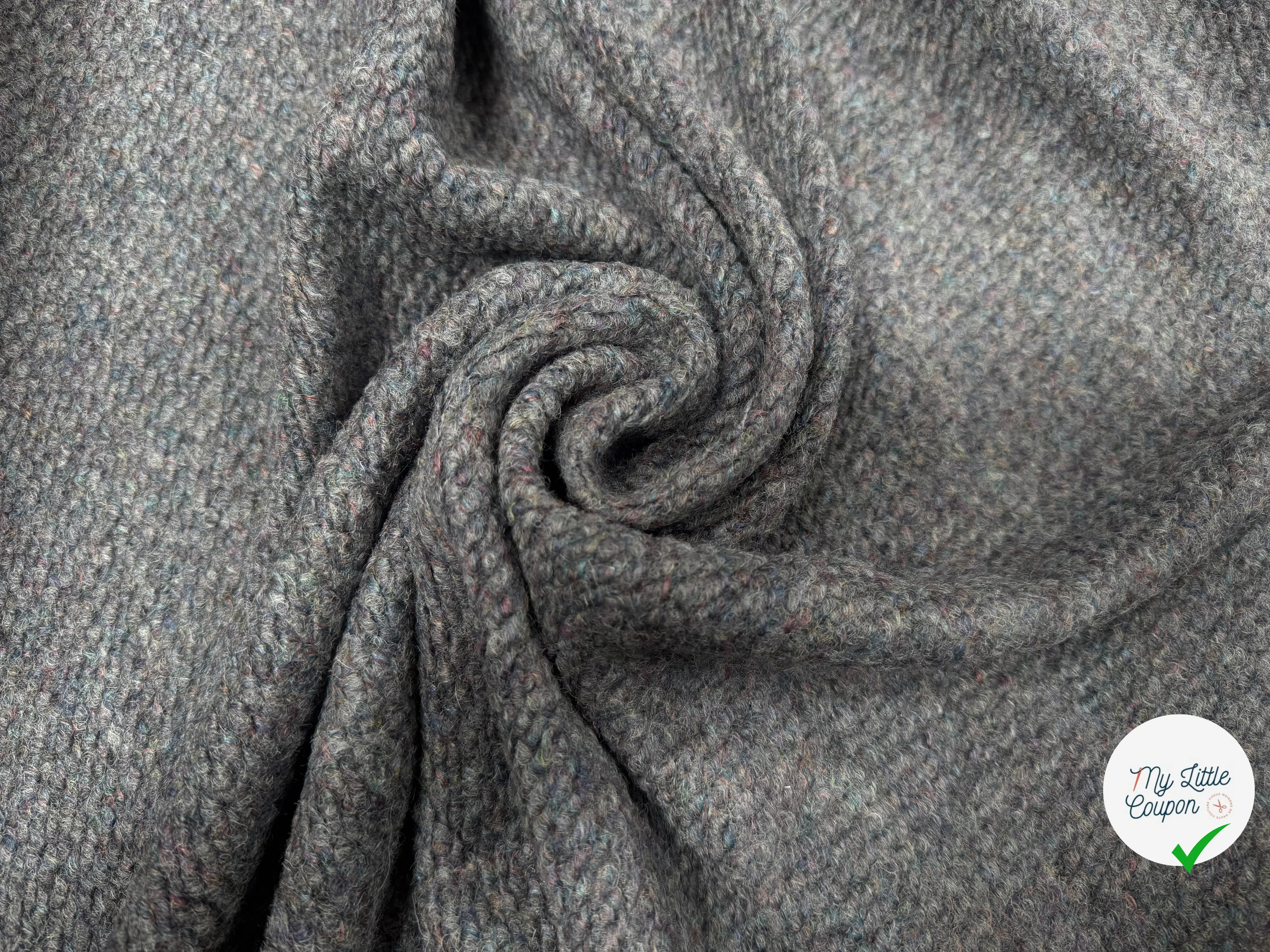 LAINE BOUCLETTE 100% LAINE GRIS AVEC DETAILS ROUGE - My Little Coupon