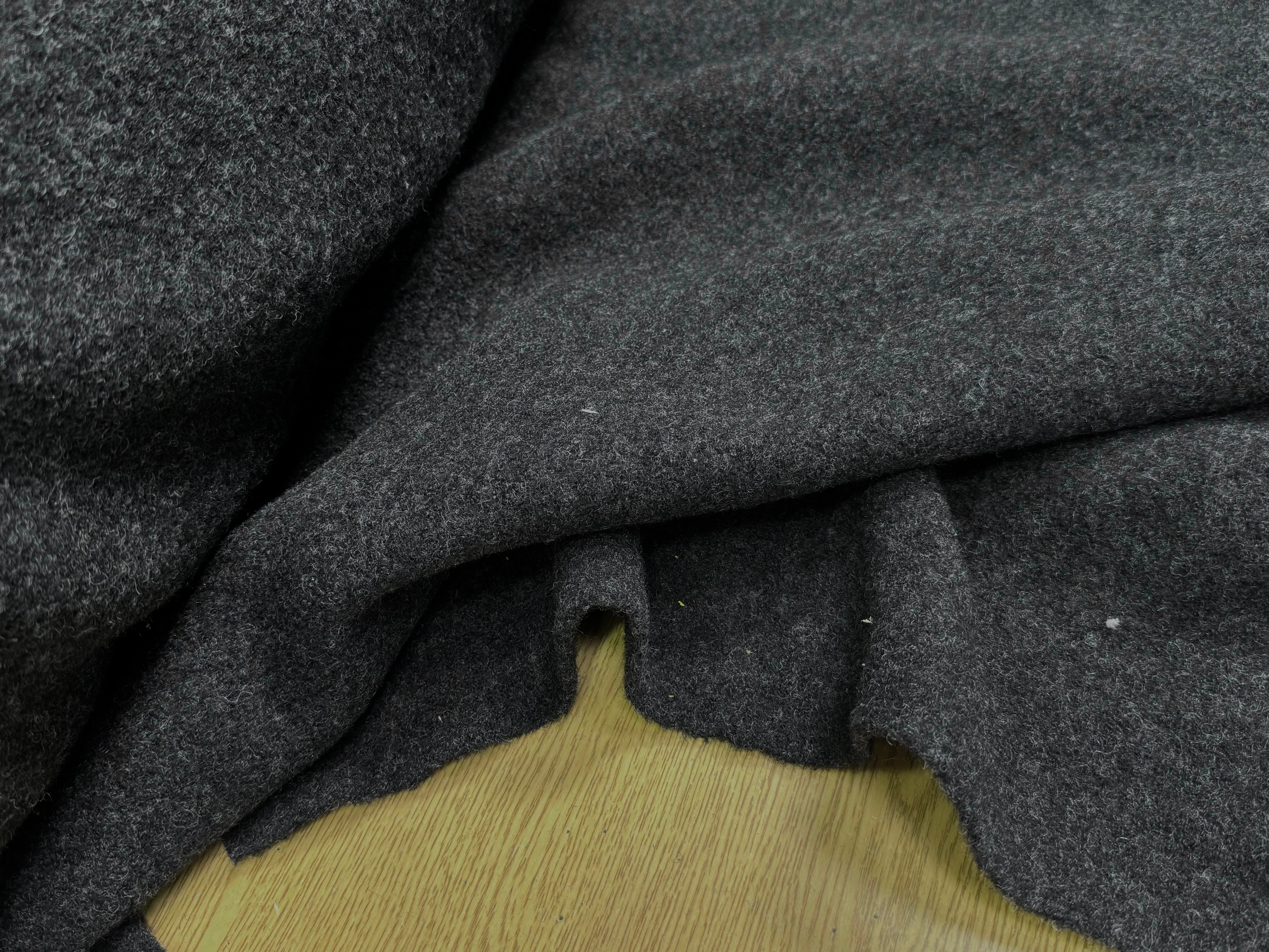 Tissu laine bouillie haute couture anthracite - texture en gros plan