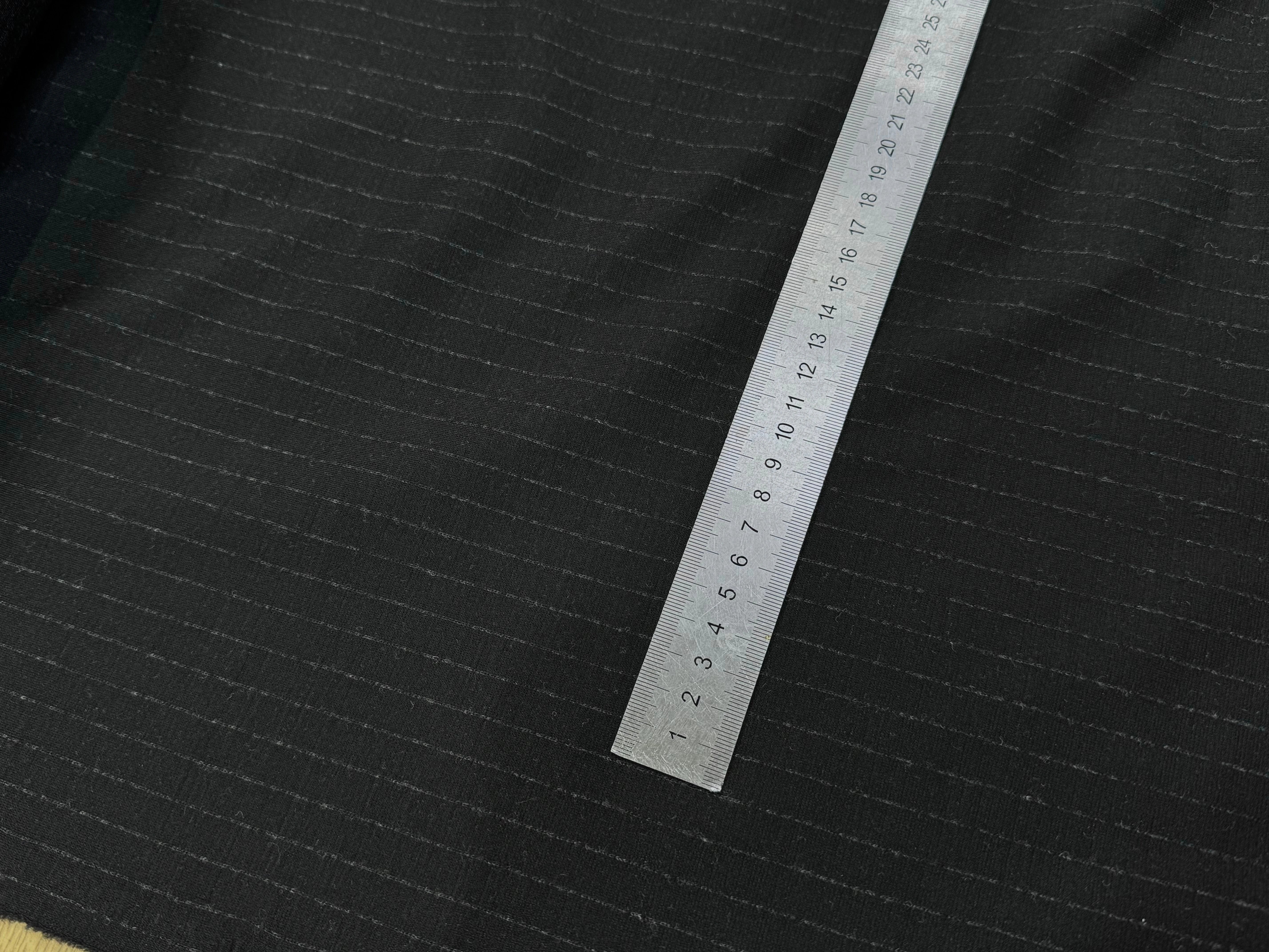 MAILLE DE LAINE ULTRA STRETCH NOIR RAYÉE BELLE TENUE - My Little Coupon