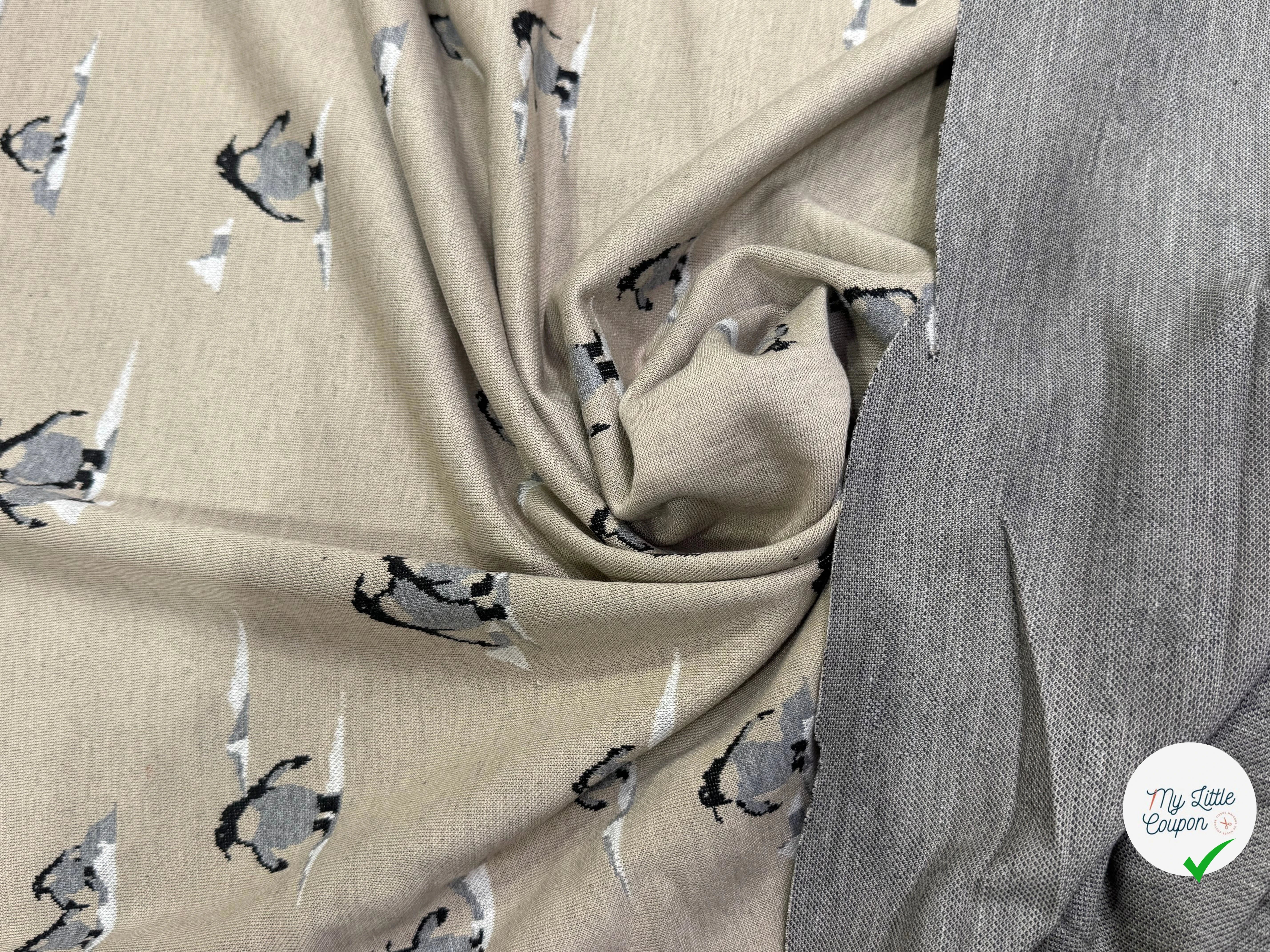 MAILLE DOUBLE FACE IMPRIMÉ PINGOUINS GRIS FOND BEIGE CRÈME - My Little Coupon