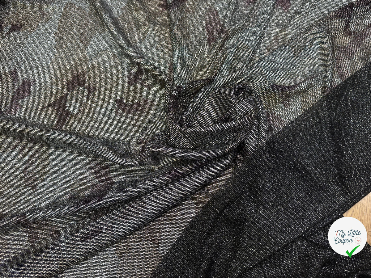 Tissu maille de fête argentée florale noir - texture en gros plan