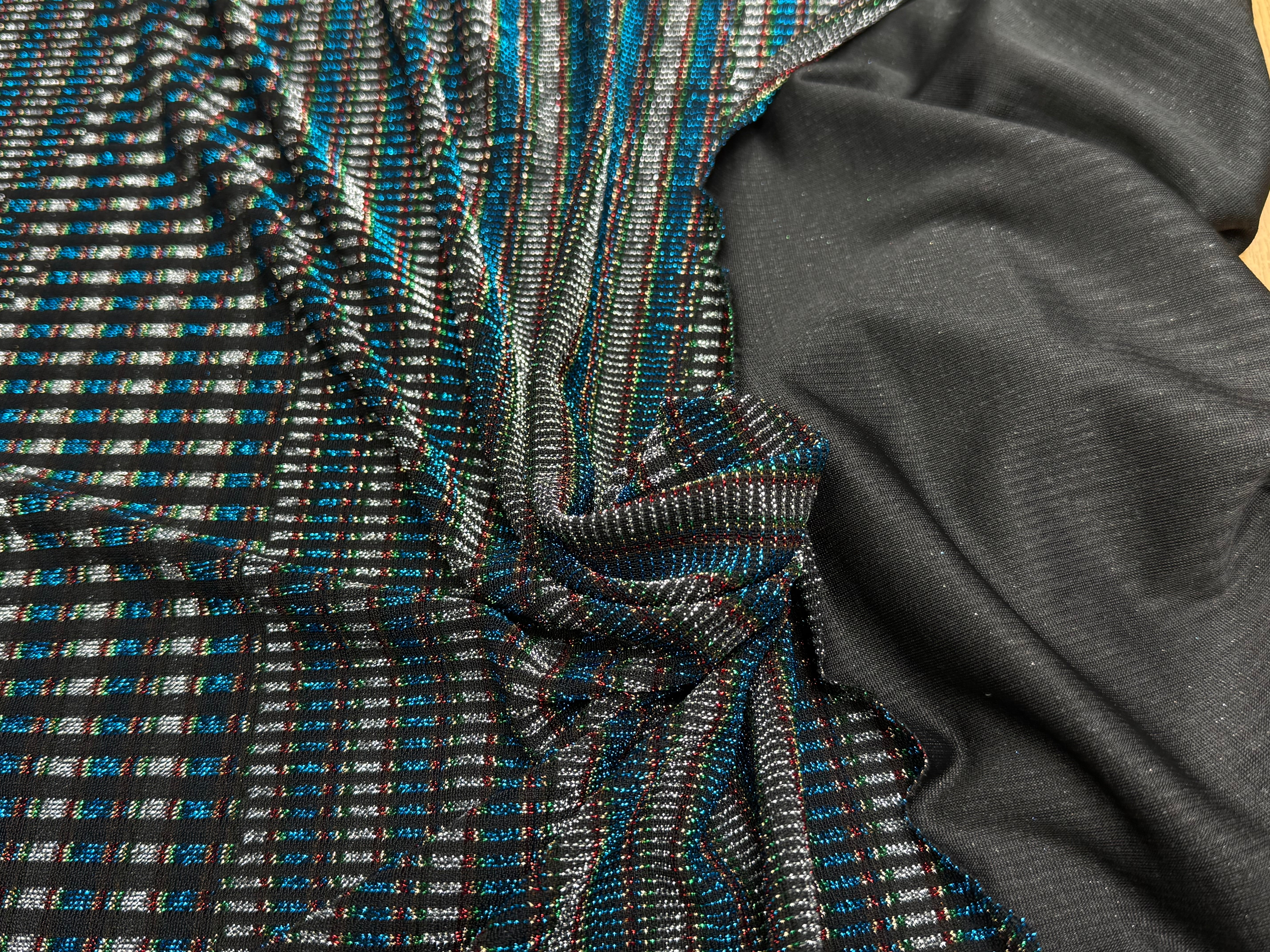MAILLE FÊTE ULTRA STRETCH BRILLANT POLY INTERLOCK TURQUOISE/RED - My Little Coupon