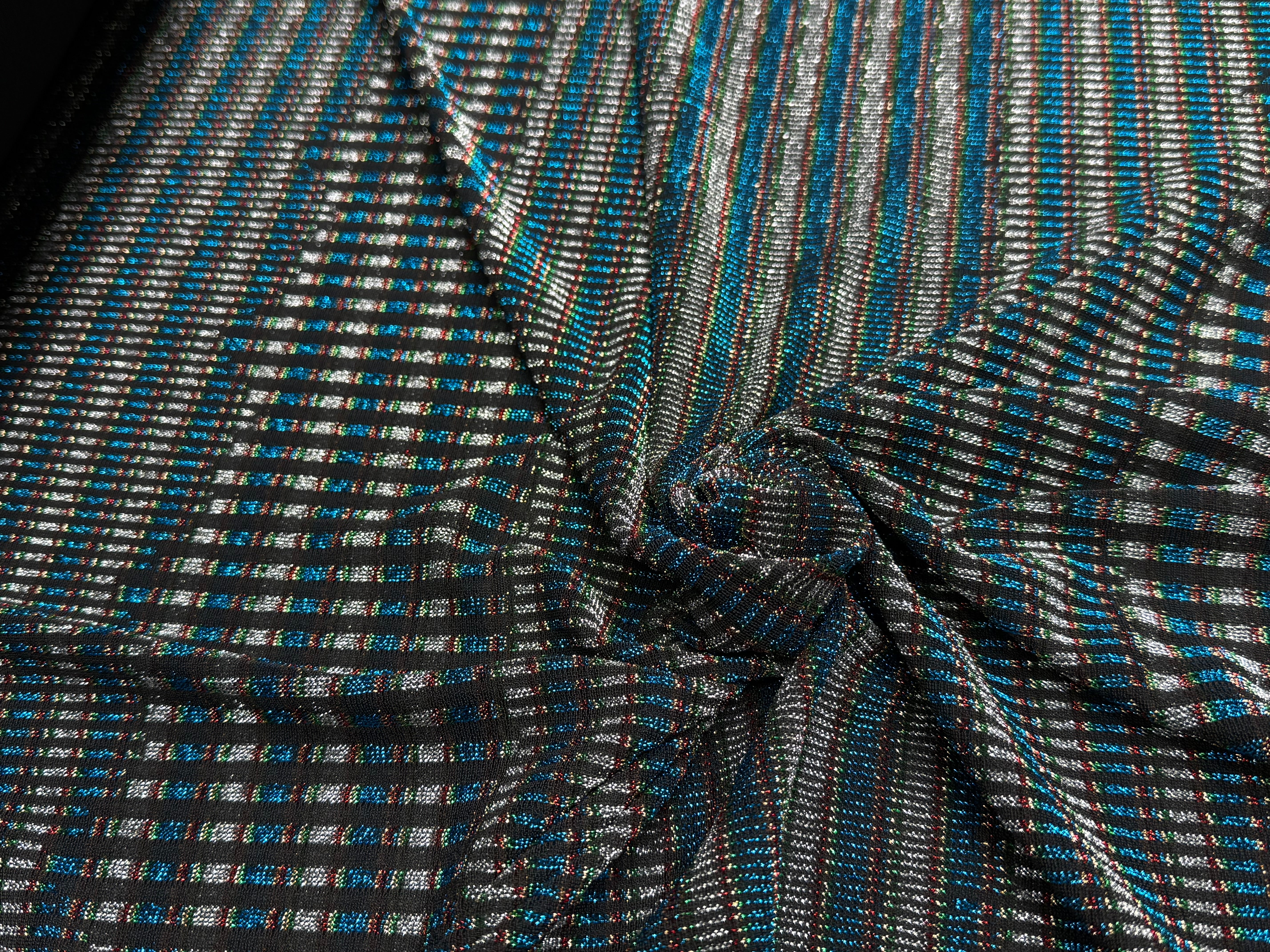 MAILLE FÊTE ULTRA STRETCH BRILLANT POLY INTERLOCK TURQUOISE/RED - My Little Coupon