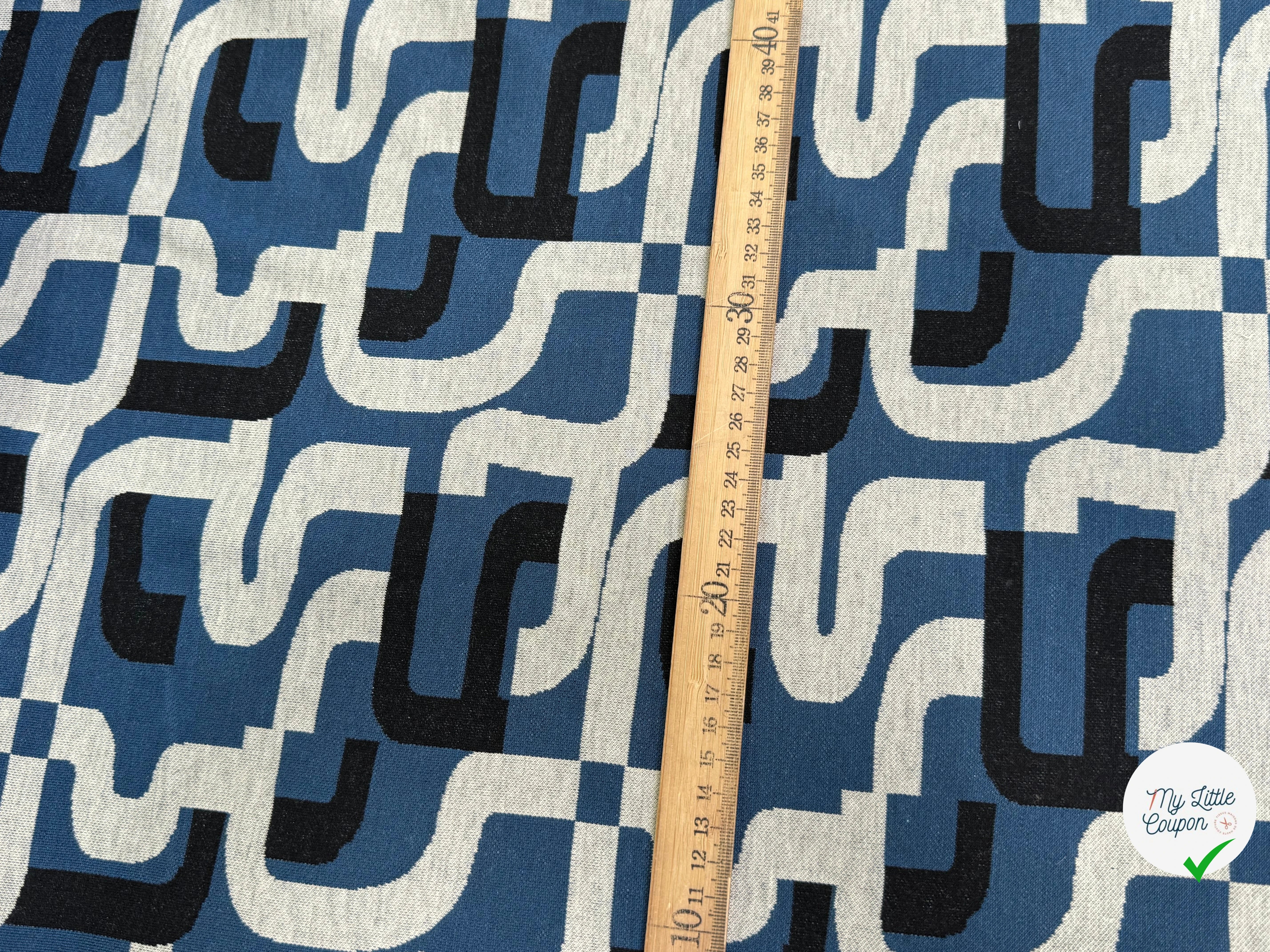 MAILLE JACQUARD ESPRIT MILANO MOTIF CALLIGRAPHIE BLEU MARINE ET BLANC - My Little Coupon