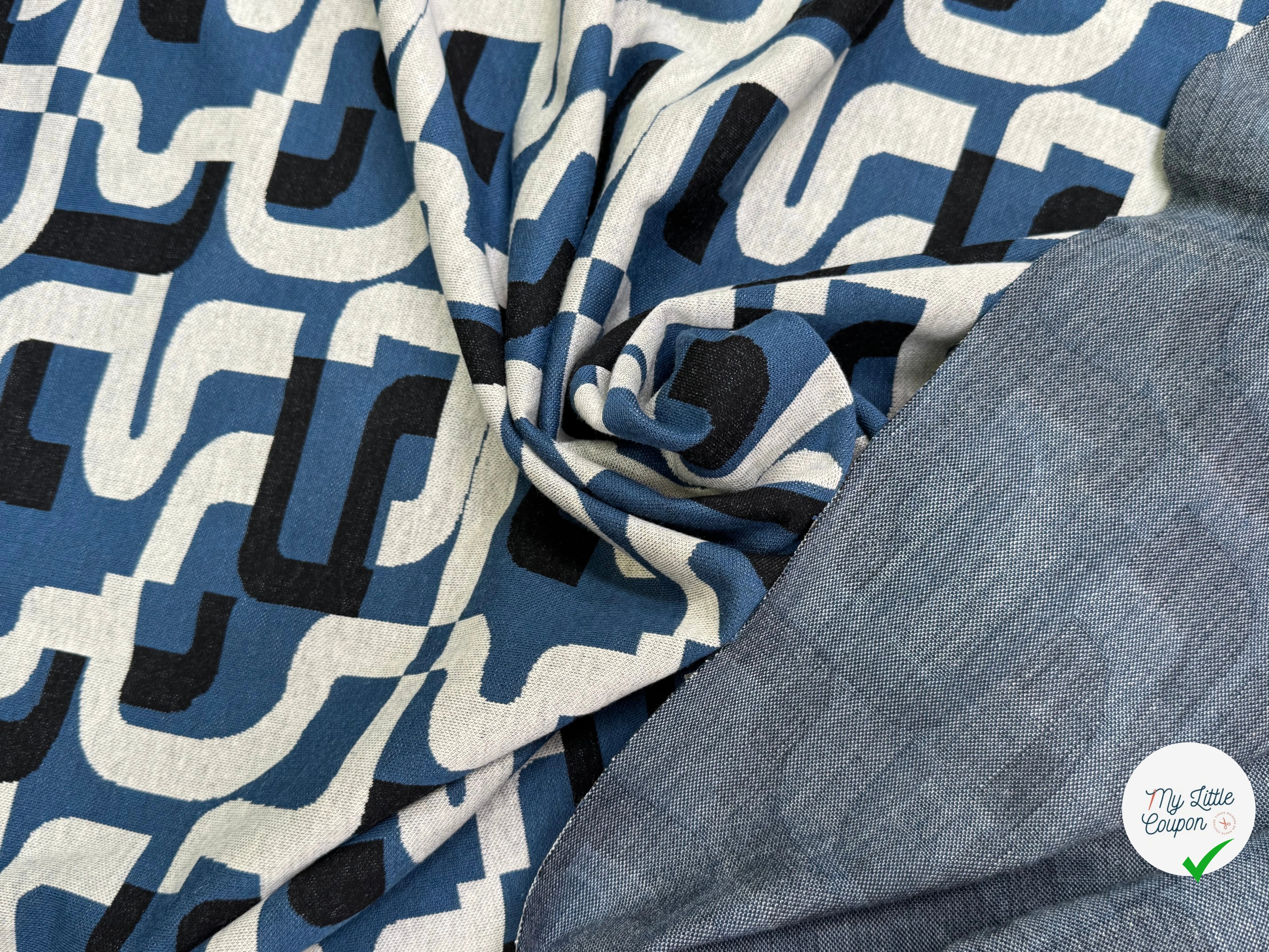 MAILLE JACQUARD ESPRIT MILANO MOTIF CALLIGRAPHIE BLEU MARINE ET BLANC - My Little Coupon