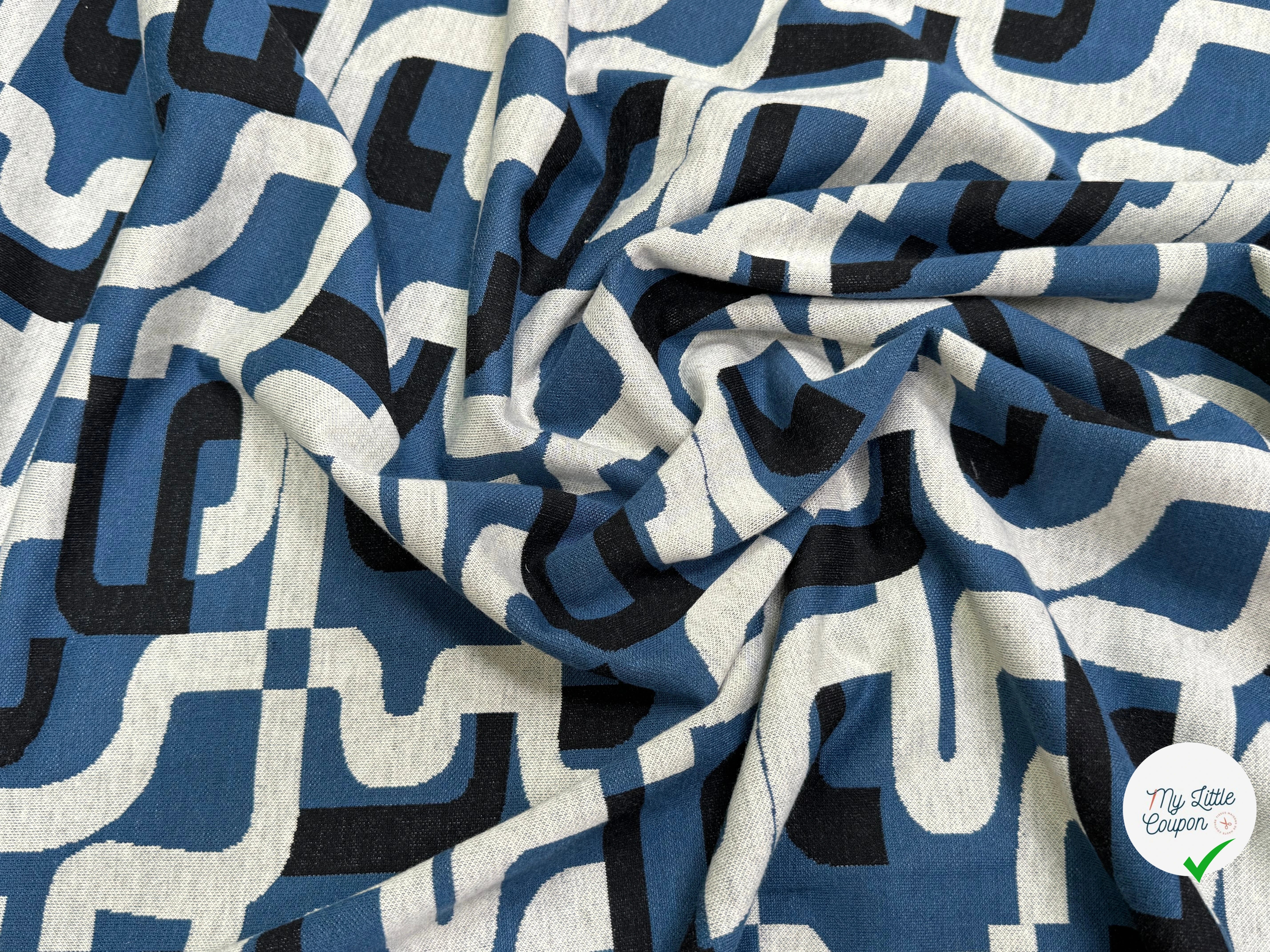 MAILLE JACQUARD ESPRIT MILANO MOTIF CALLIGRAPHIE BLEU MARINE ET BLANC - My Little Coupon