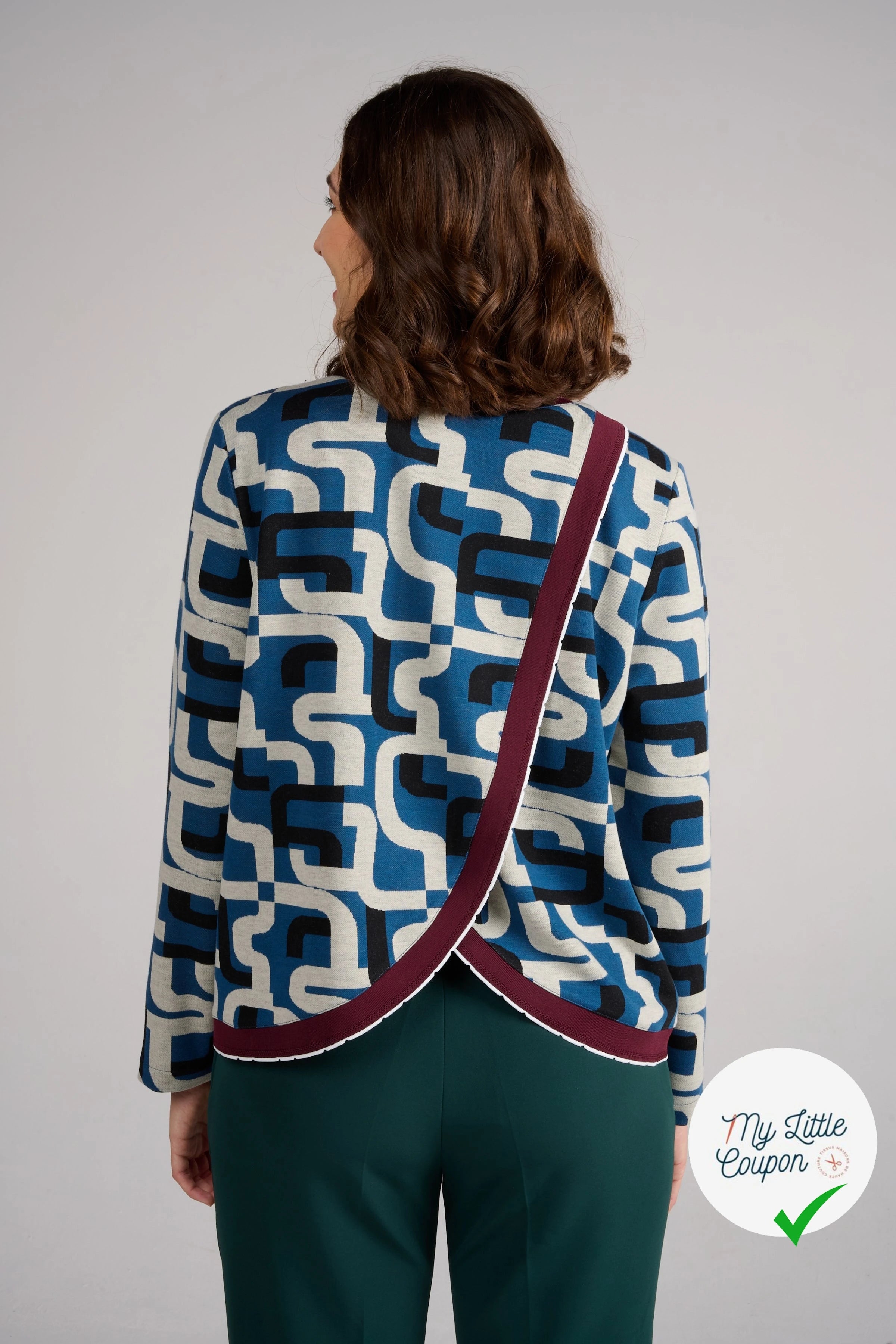 MAILLE JACQUARD ESPRIT MILANO MOTIF CALLIGRAPHIE BLEU MARINE ET BLANC - My Little Coupon