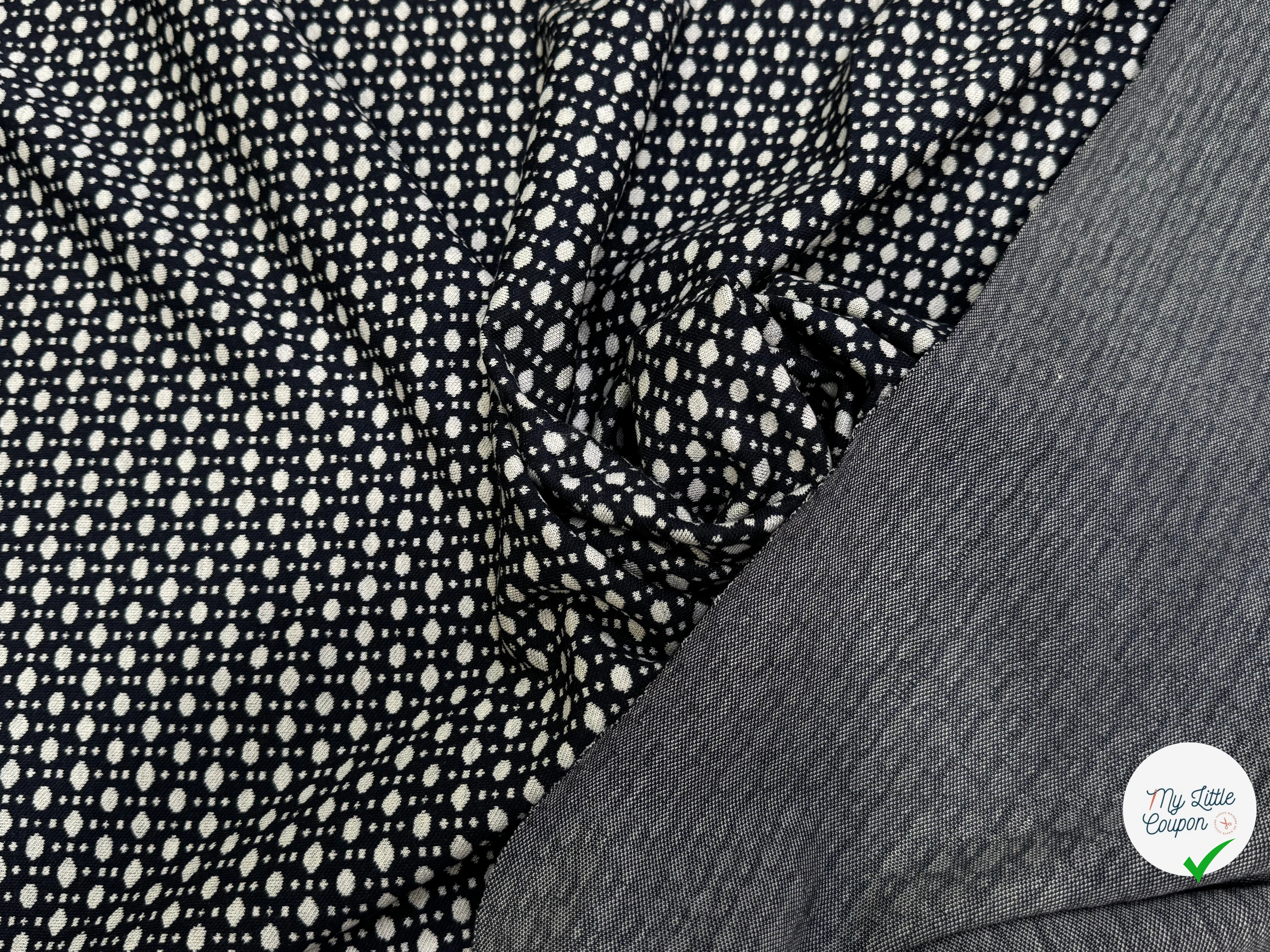 MAILLE JACQUARD ESPRIT MILANO MOTIF POIS ÉCRU FOND BLEU MARINE - My Little Coupon