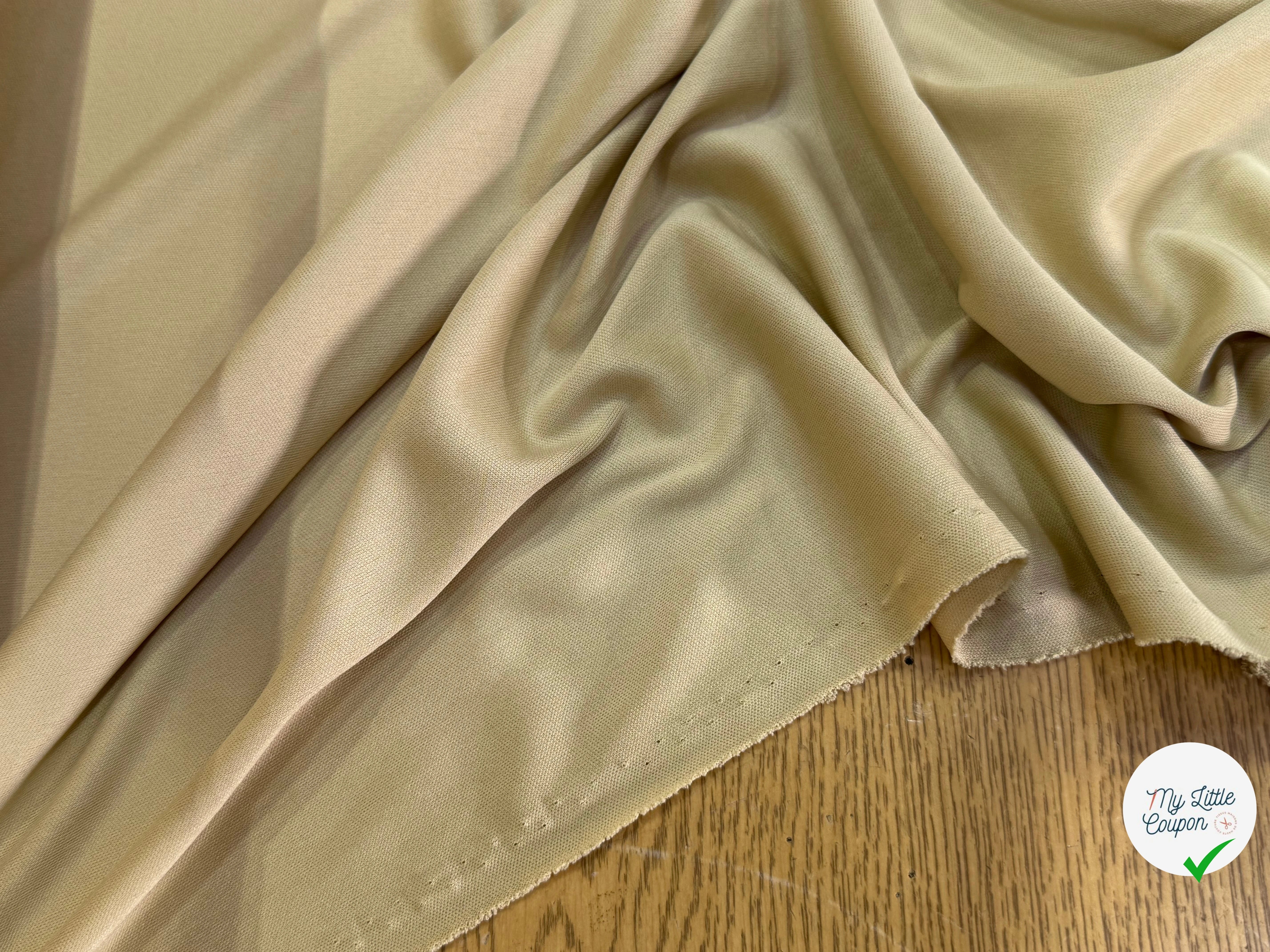 MAILLE LÉGÈRE BEIGE TAUPE 100% POLYAMIDE TOUCHER AGRÉABLE - My Little Coupon