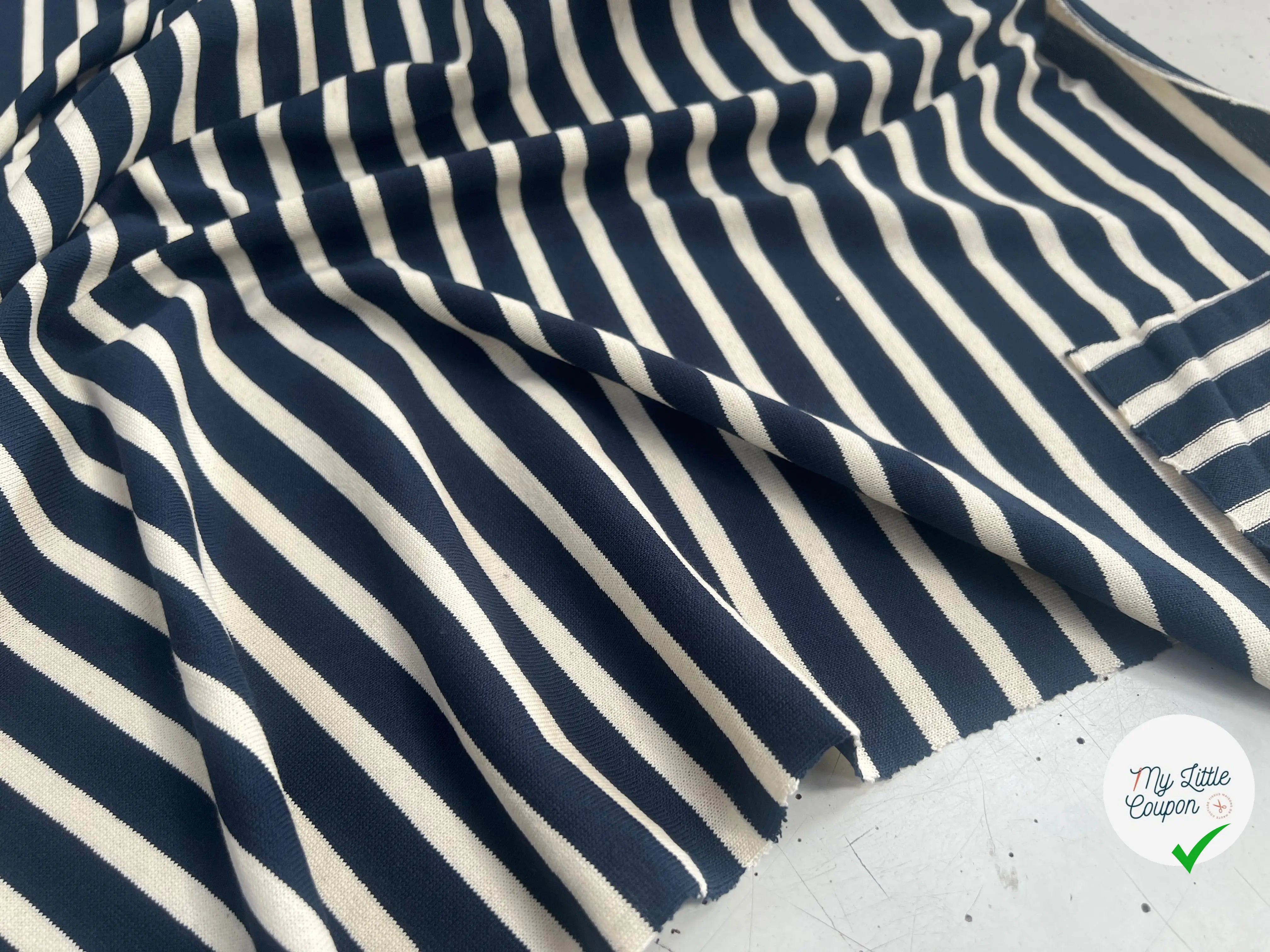 MAILLE LOURDE MARINIÈRE BLEU MARINE RAYURES CRÈME - My Little Coupon