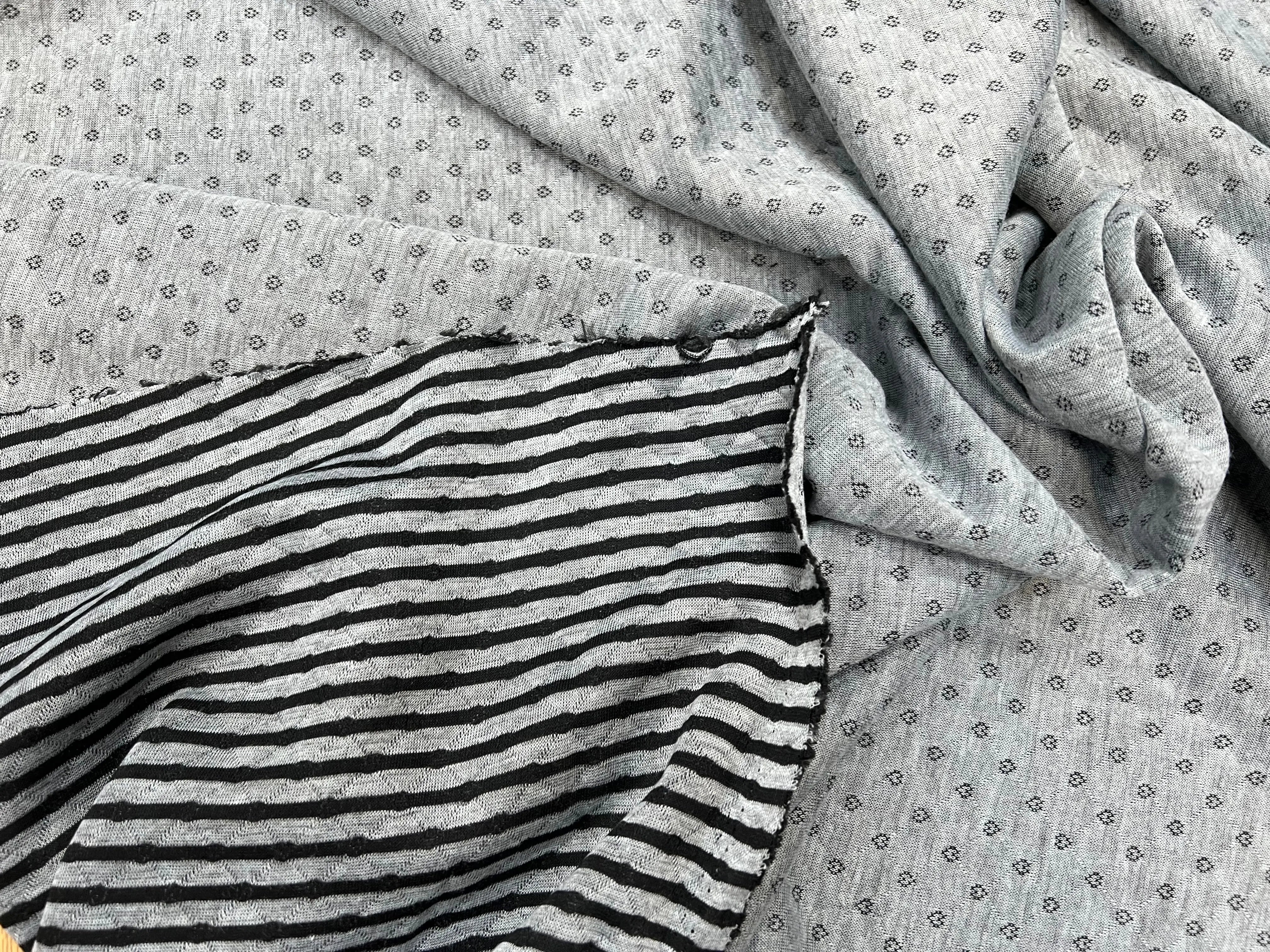 MAILLE POLYCOTON PETIT COEUR ENVERS RAYURES GRIS - My Little Coupon