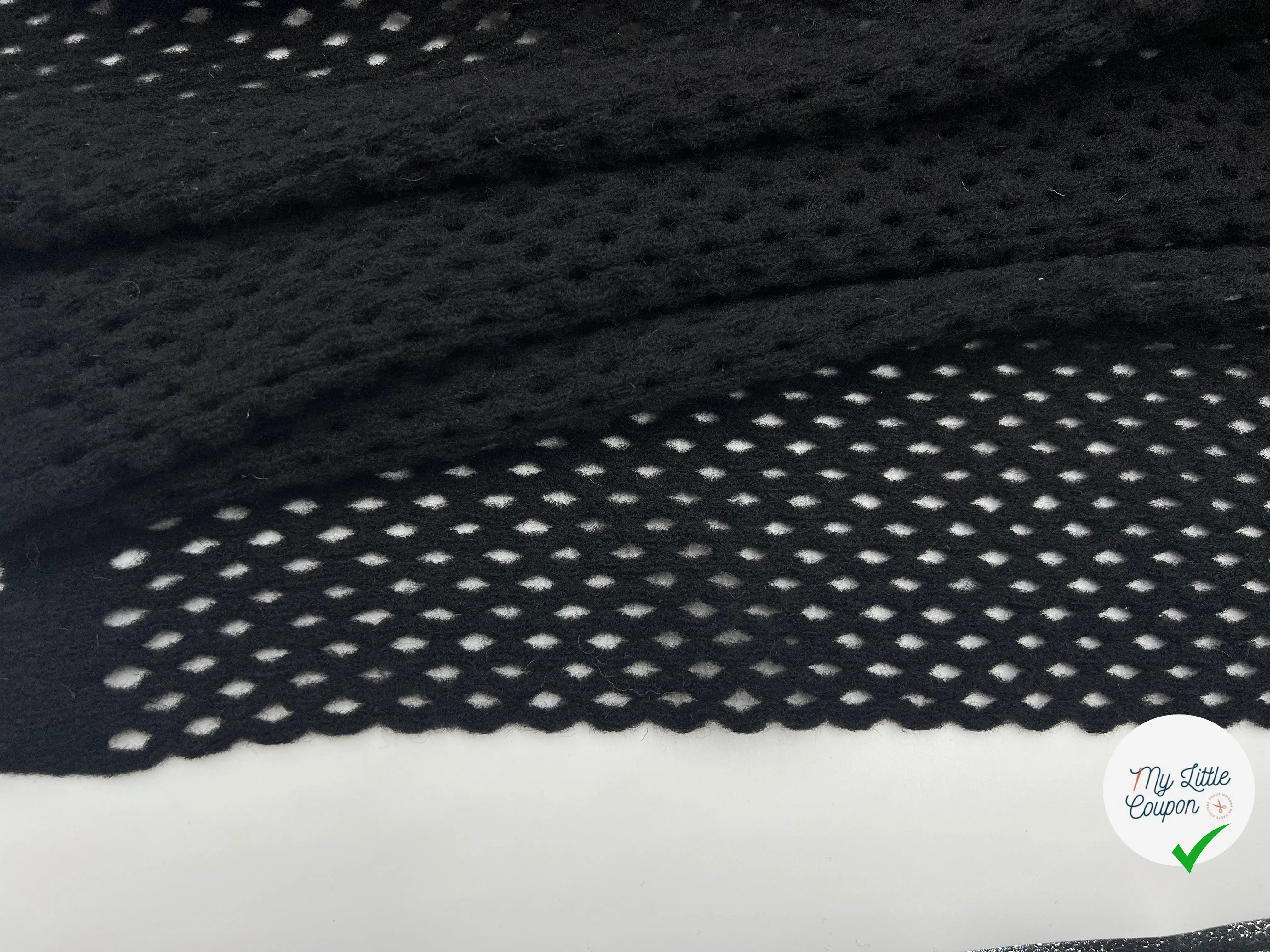 MAILLE TRICOTÉE AJOURÉE DE MOTIFS LOSANGES NOIR - coupon de tissu de 3 mètres - My Little Coupon - tissu - coudre