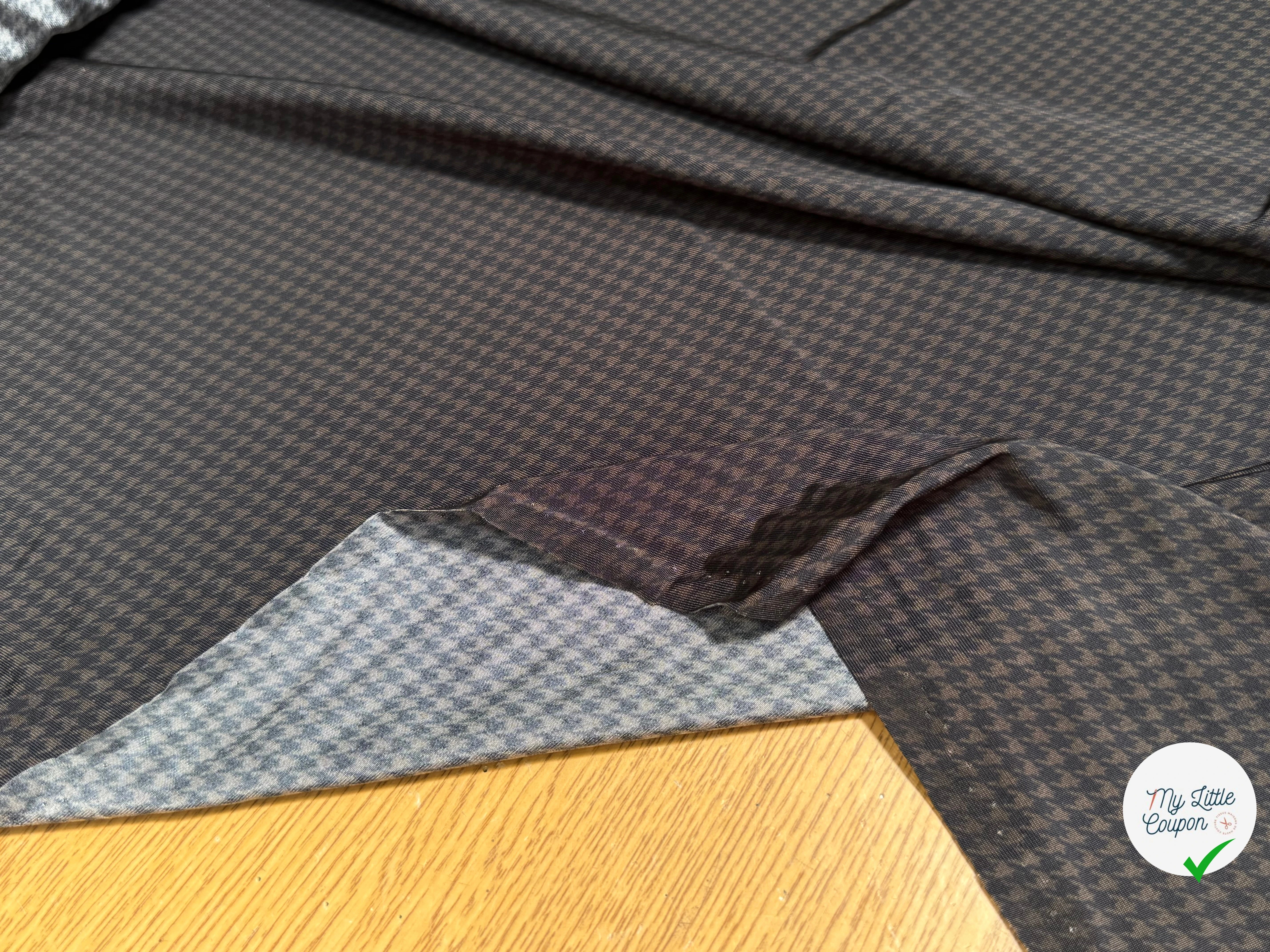 MAILLE VISCOSE FLUIDE ULTRA STRETCH FOND NOIR MINI PIED DE POULE MARRON SATINÉE - My Little Coupon