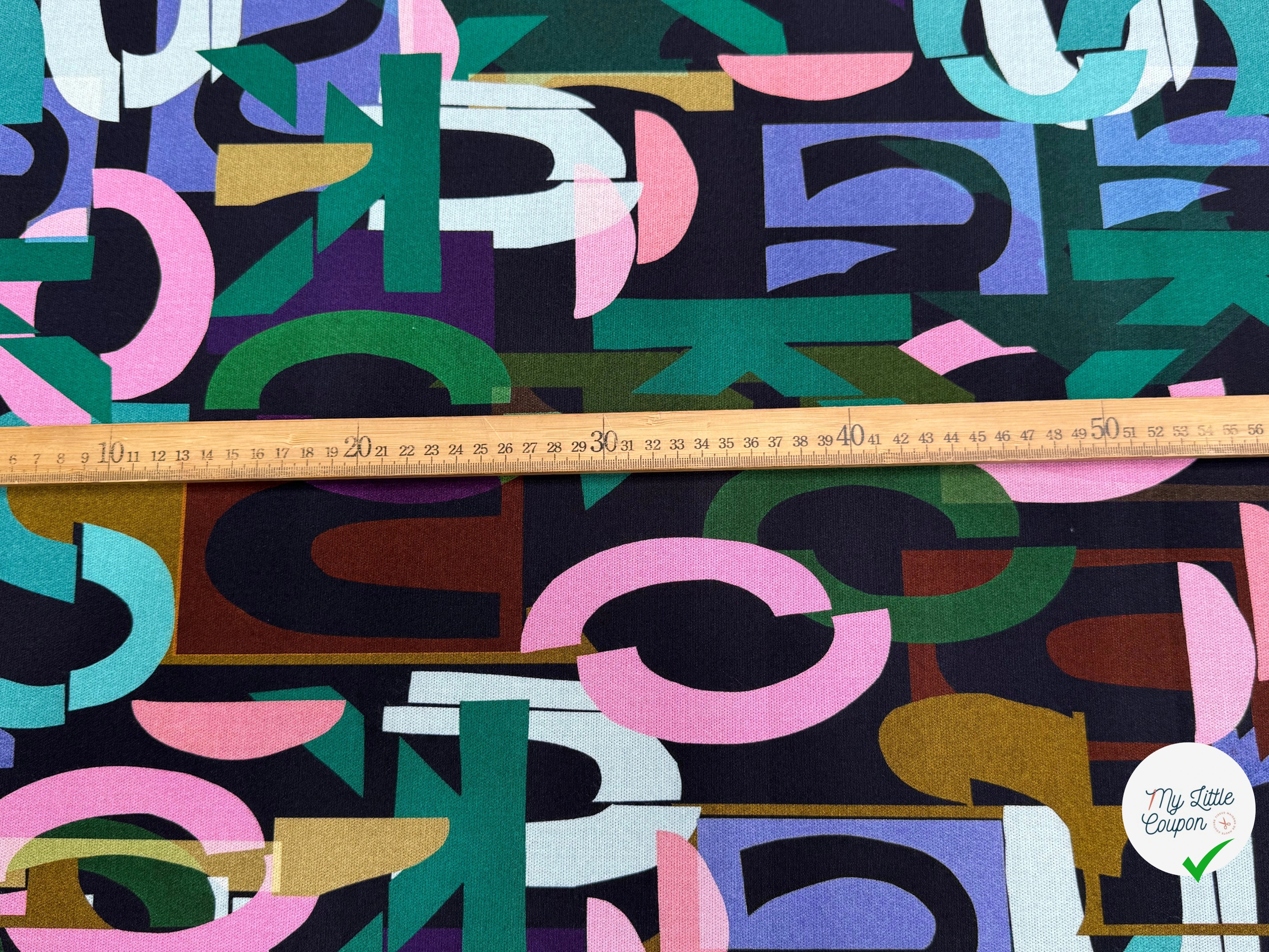 MAILLE VISCOSE STRETCH IMPRIMÉ ALPHABET MULTICOLORE - My Little Coupon