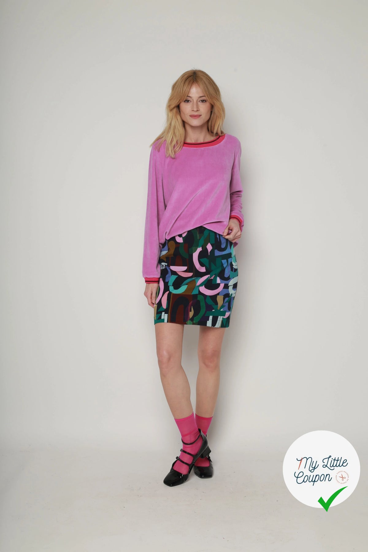 MAILLE VISCOSE STRETCH IMPRIMÉ ALPHABET MULTICOLORE - My Little Coupon