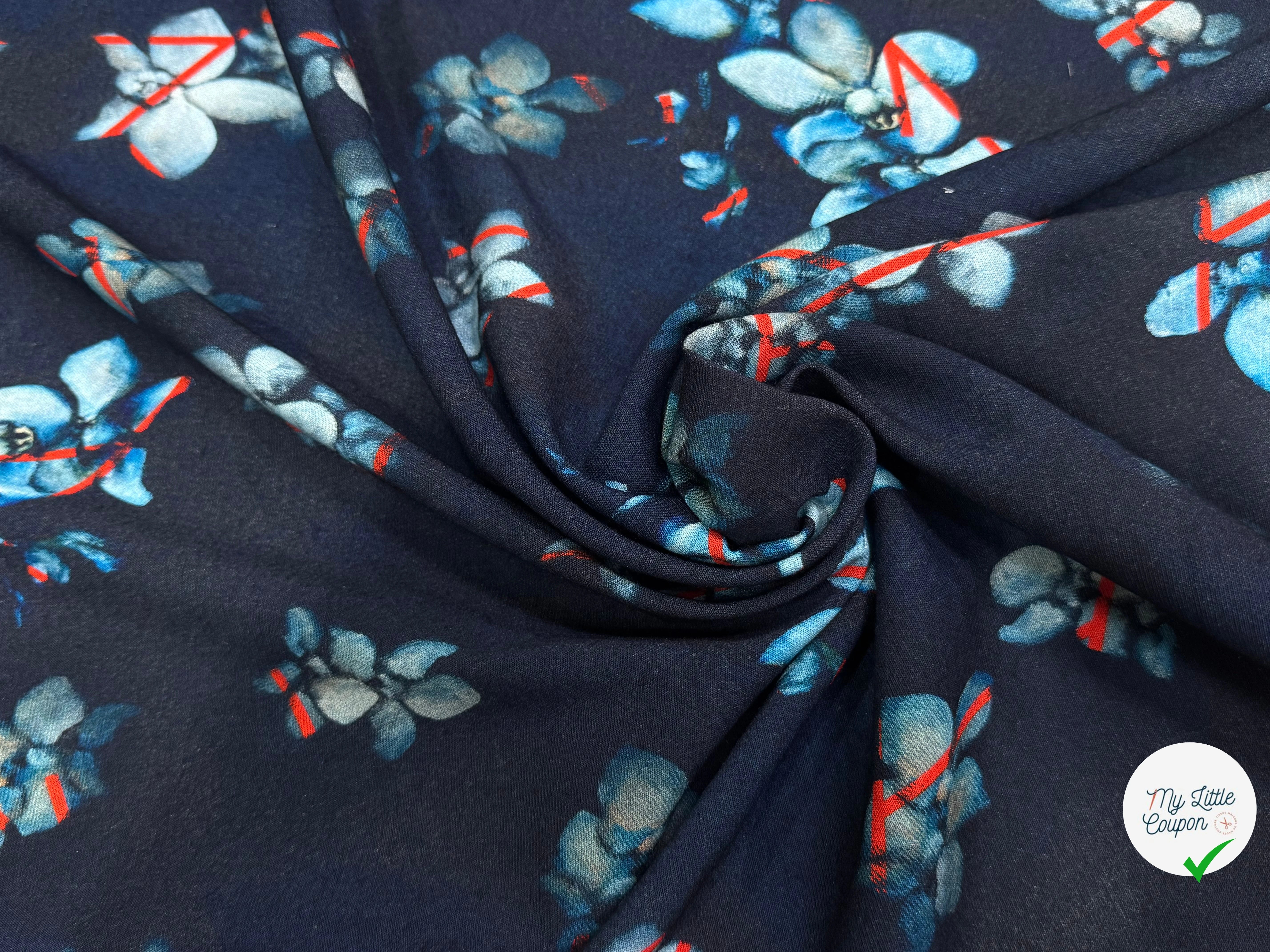MAILLE VISCOSE STRETCH IMPRIMÉ GRANDES FLEURS BLEU CIEL FOND MARINE - My Little Coupon