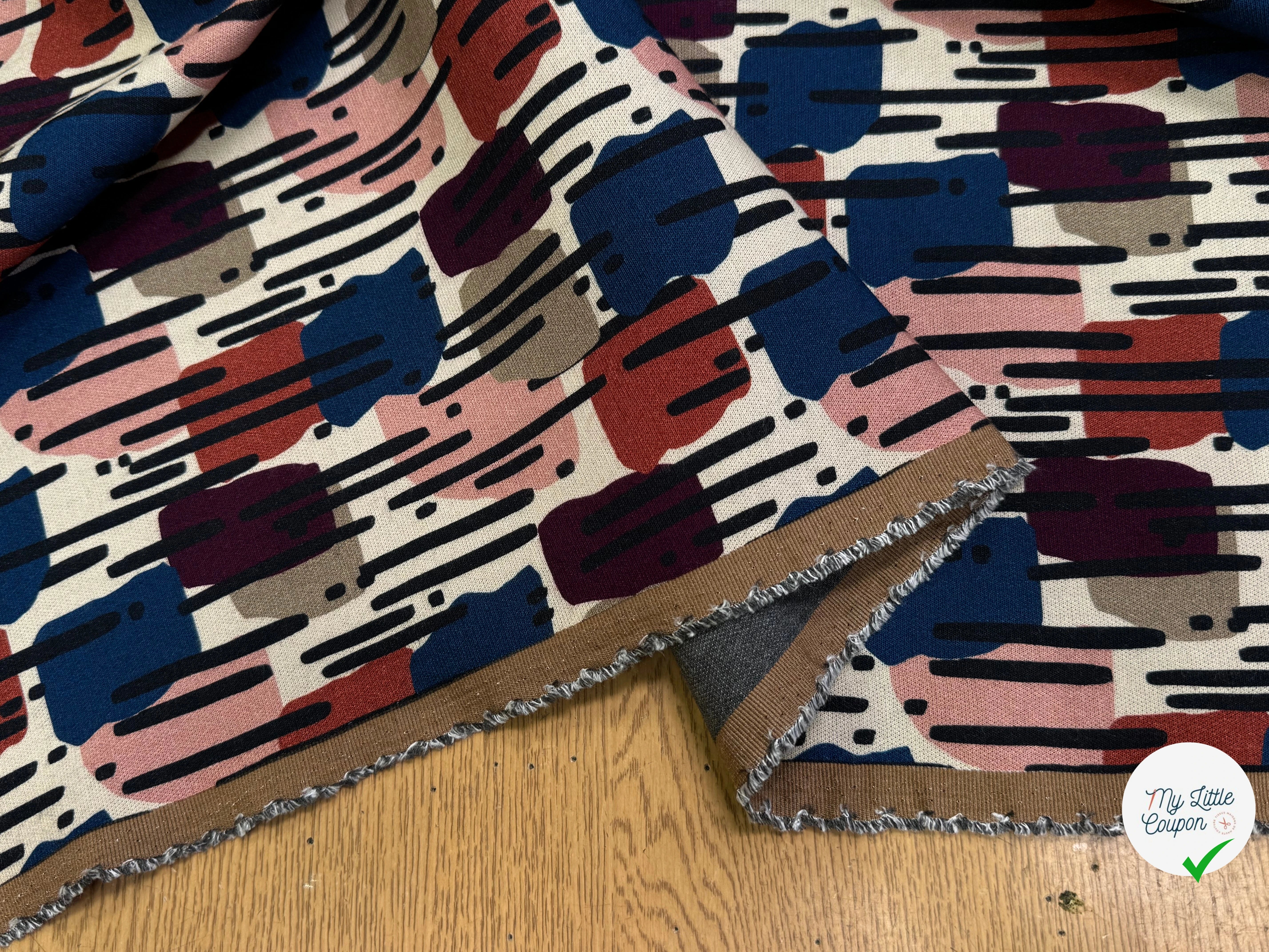 MAILLE VISCOSE STRETCH IMPRIMÉ MOTIF ANNÉES 70 MISTERY PLUIE - My Little Coupon
