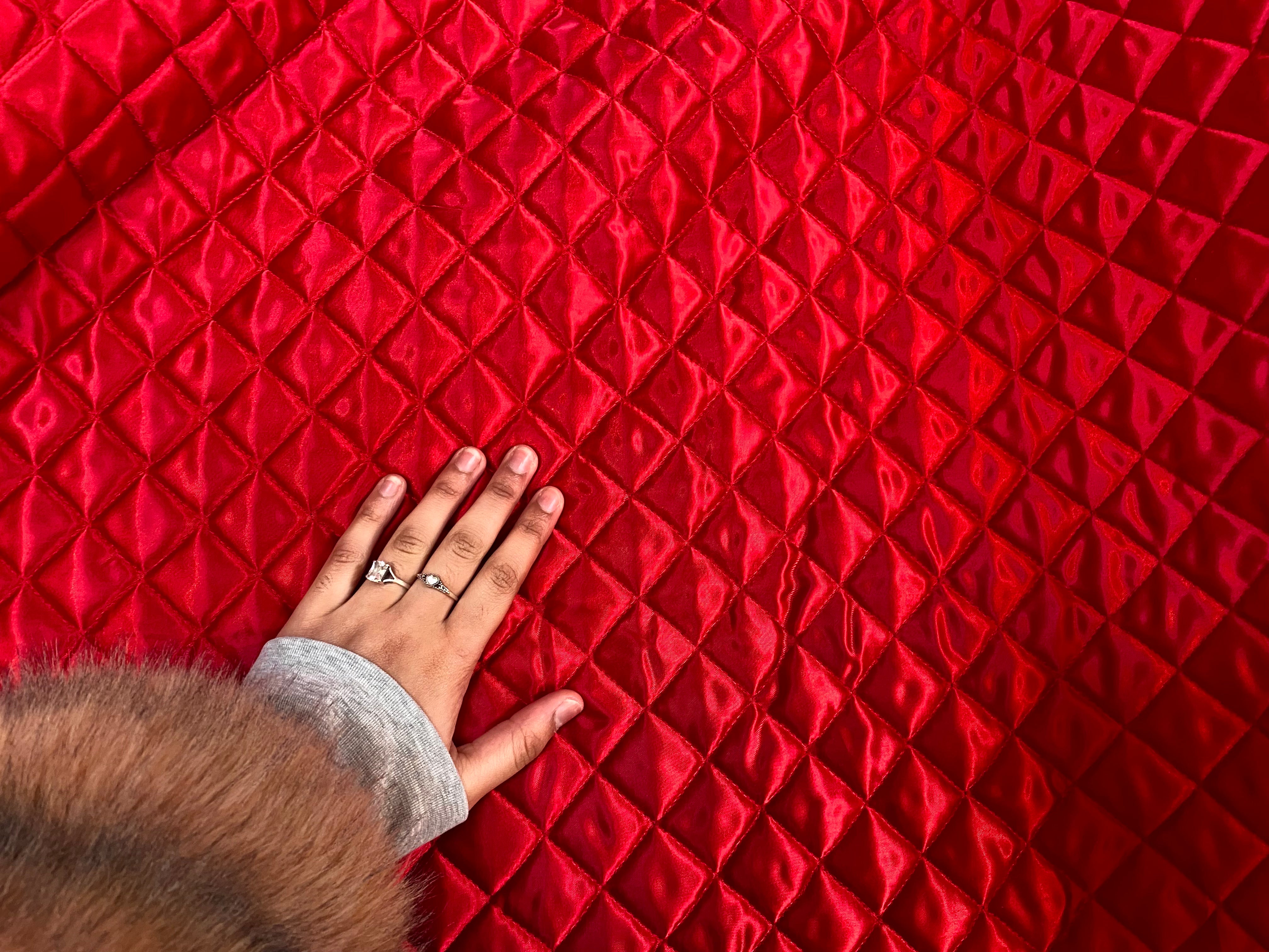 MATELASSÉ SIMPLE FACE SATIN BRILLANT ROUGE - My Little Coupon