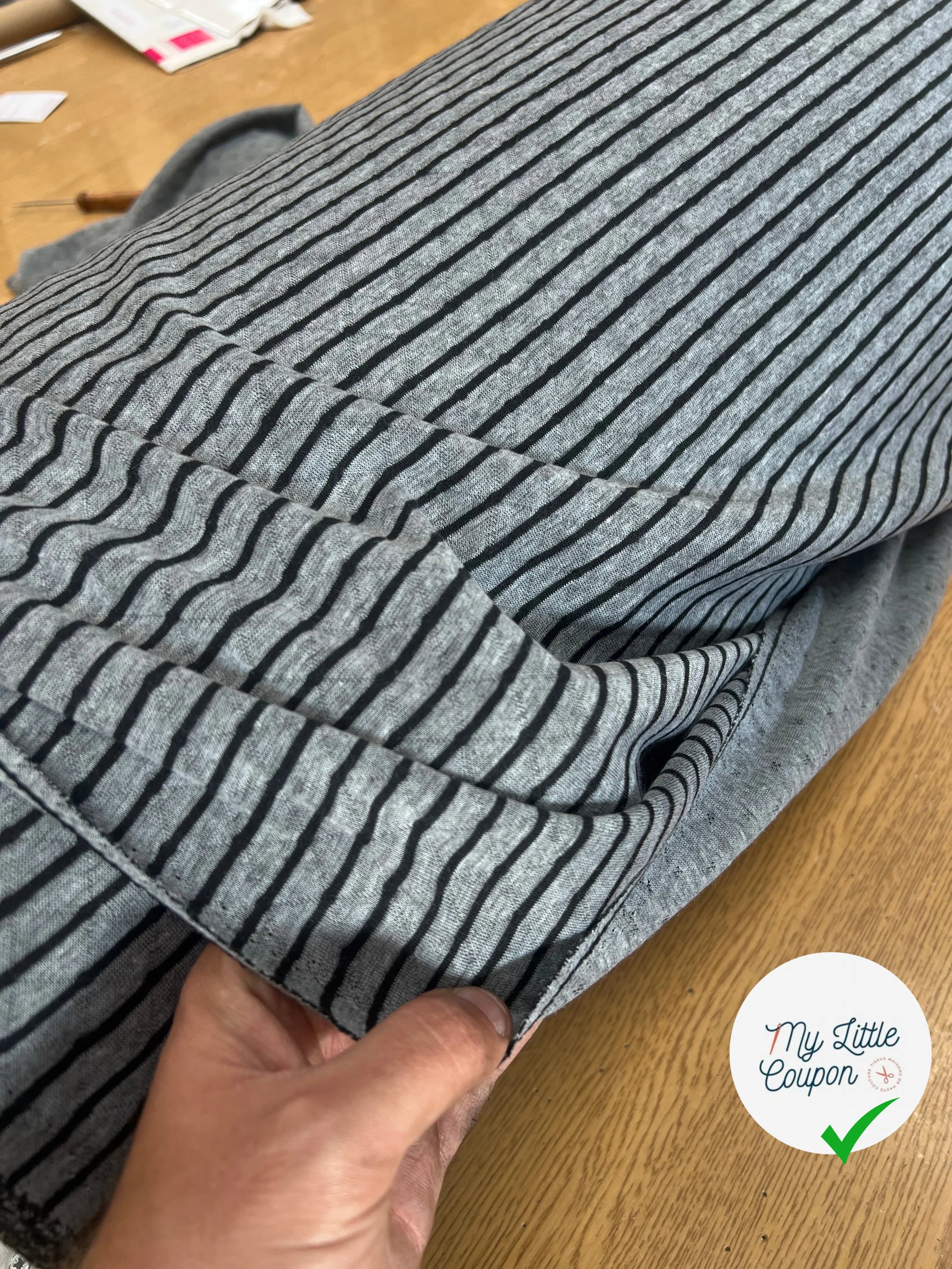 MOLLETON GRIS RAYURES NOIRES - My Little Coupon