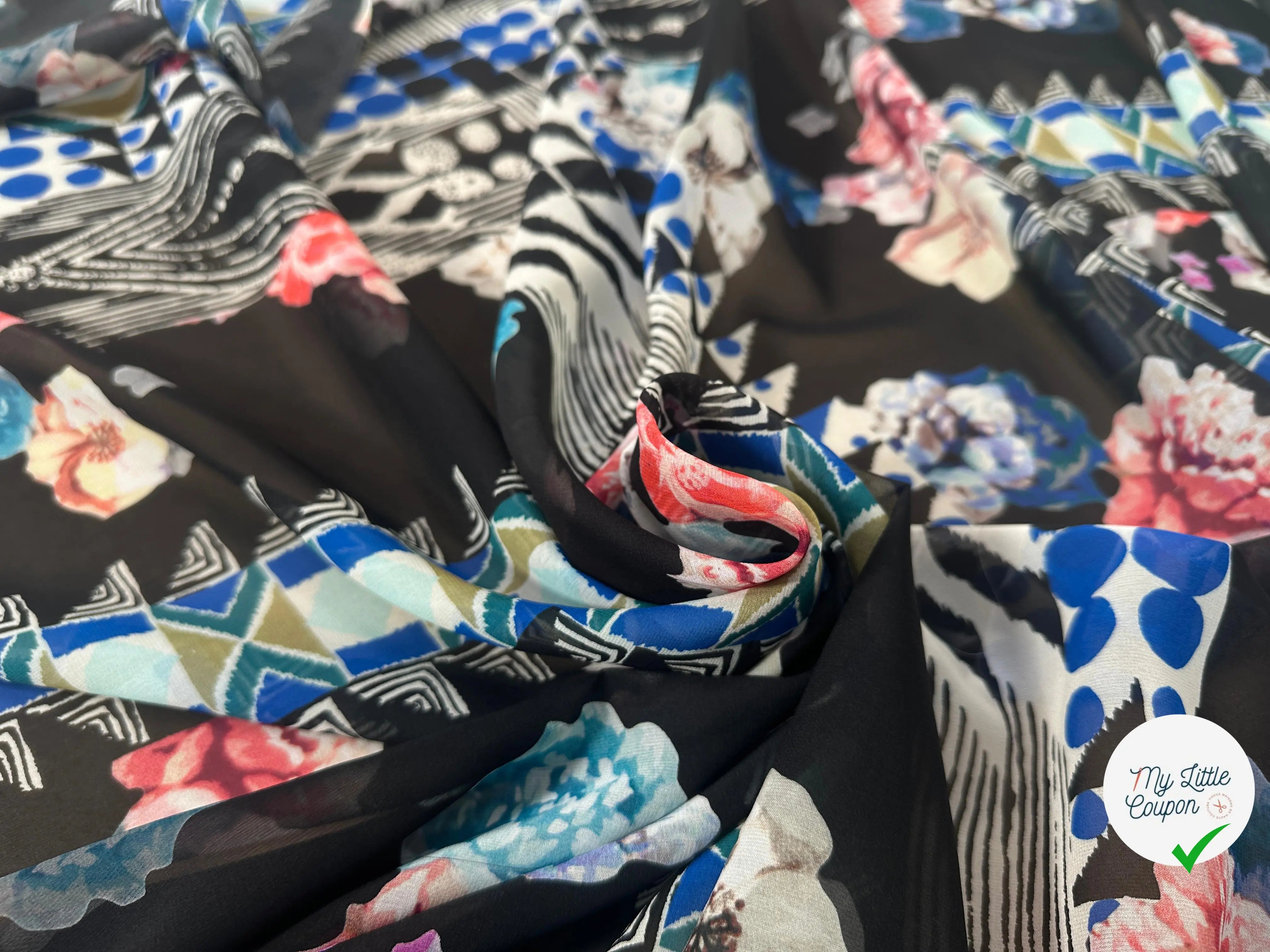 MOUSSELINE DE SOIE FIORI E GEOMETRIA SFONDO NERO - My Little Coupon