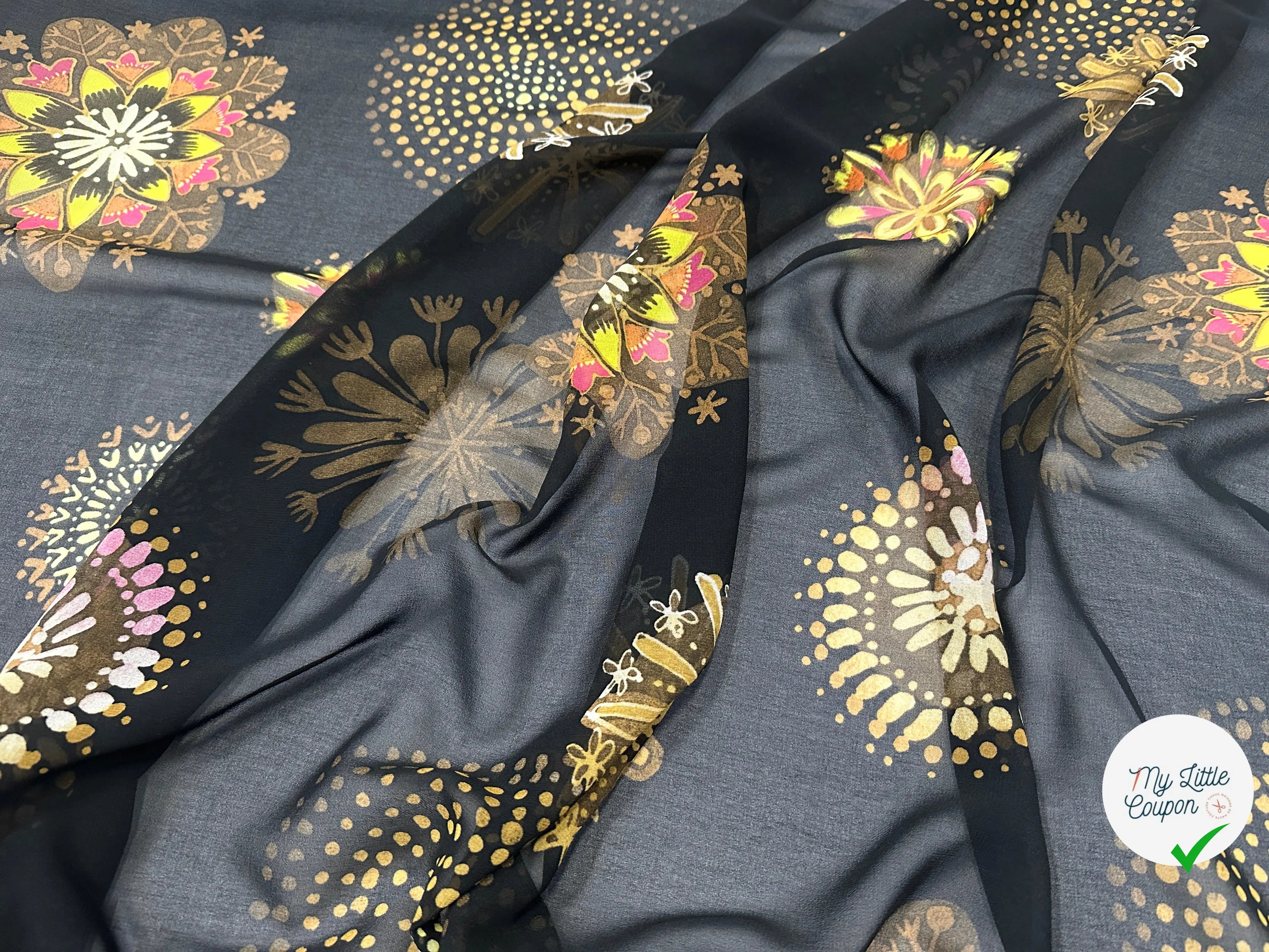 MOUSSELINE PETALES ABSTRAITES FOND NOIR - My Little Coupon