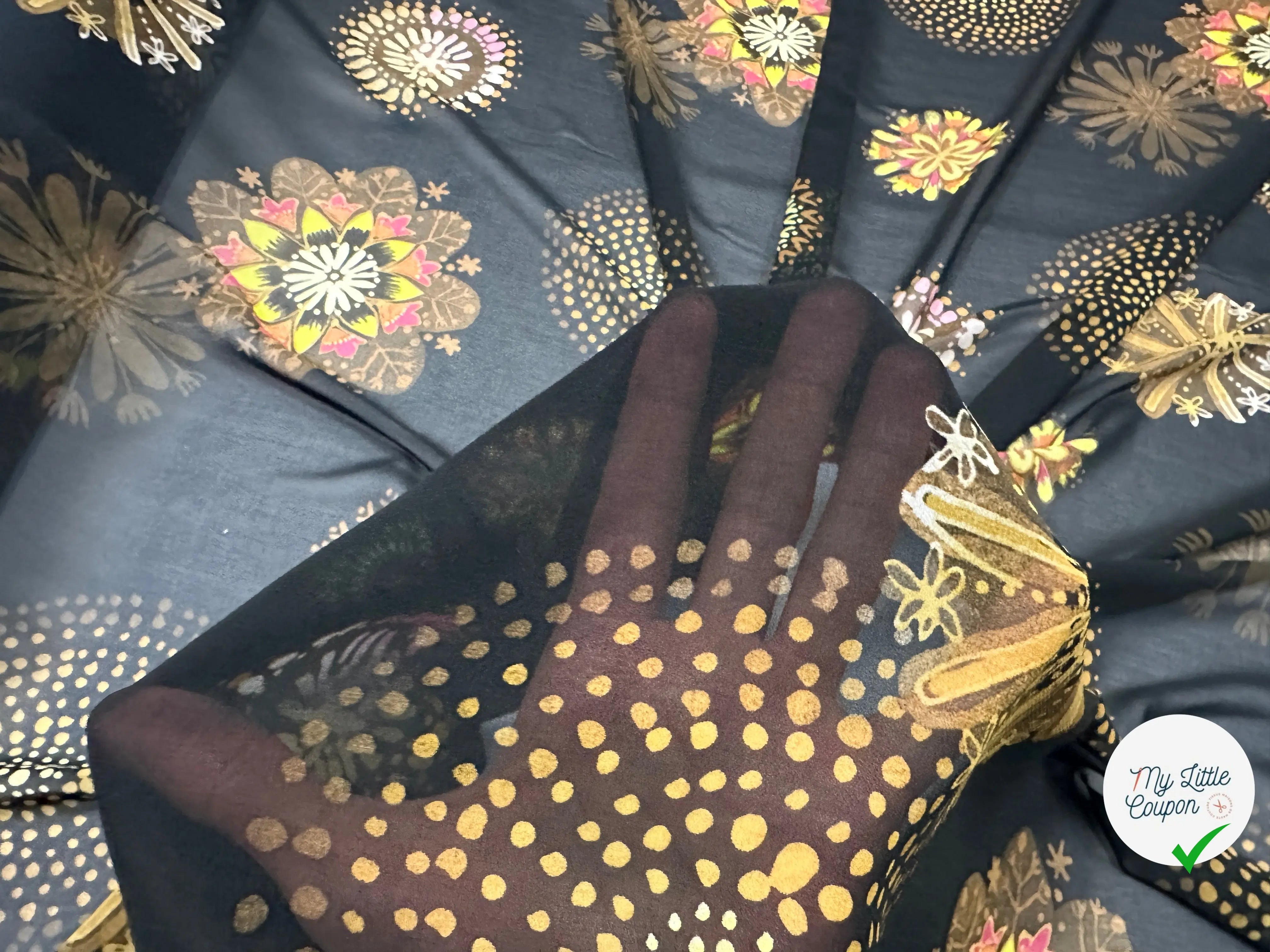 MOUSSELINE PETALES ABSTRAITES FOND NOIR - My Little Coupon