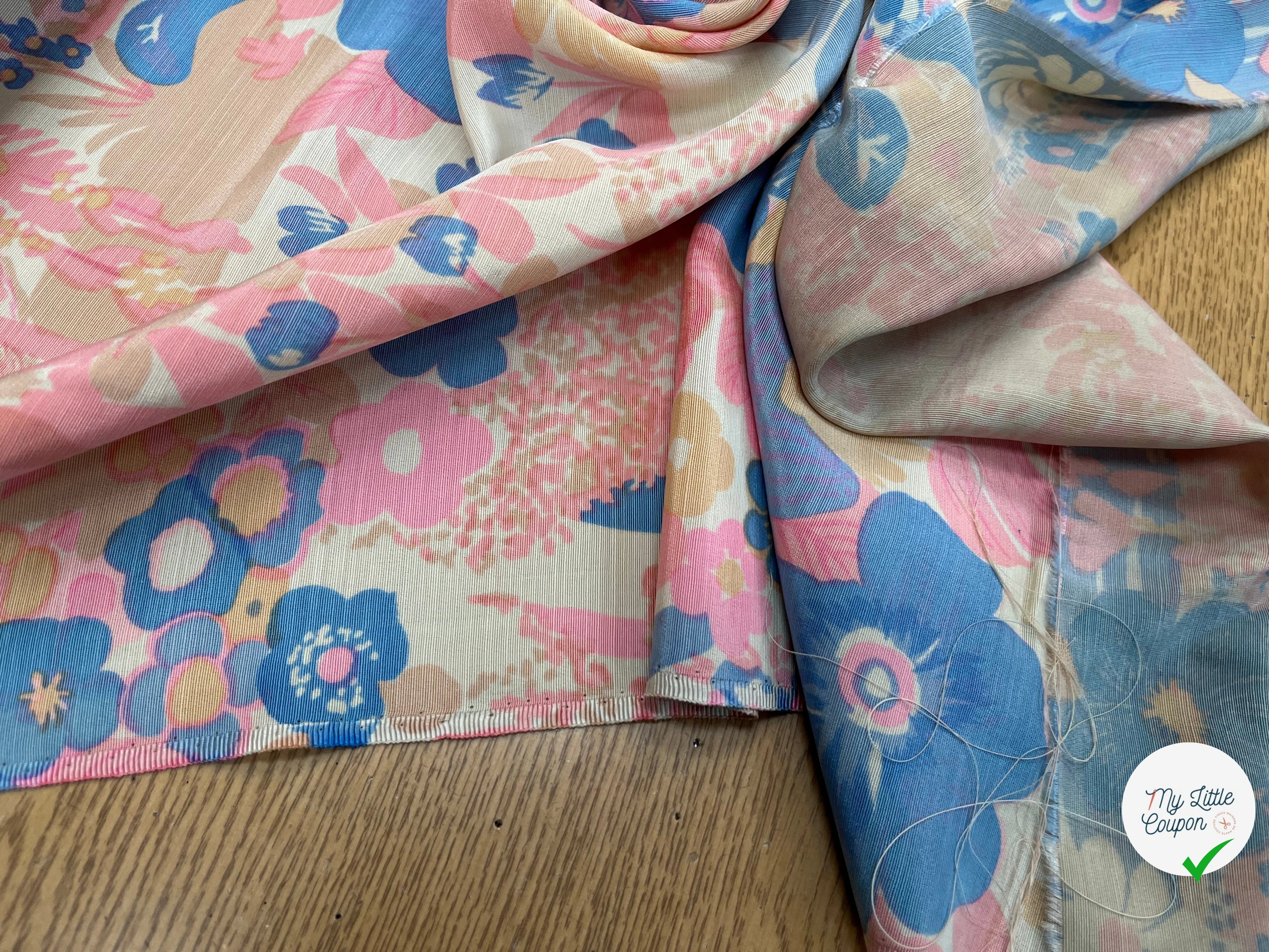 OTTOMAN LAINE VISCOSE FOND BEIGE MOTIF FLEURS ROSE BLEU 95CM - My Little Coupon