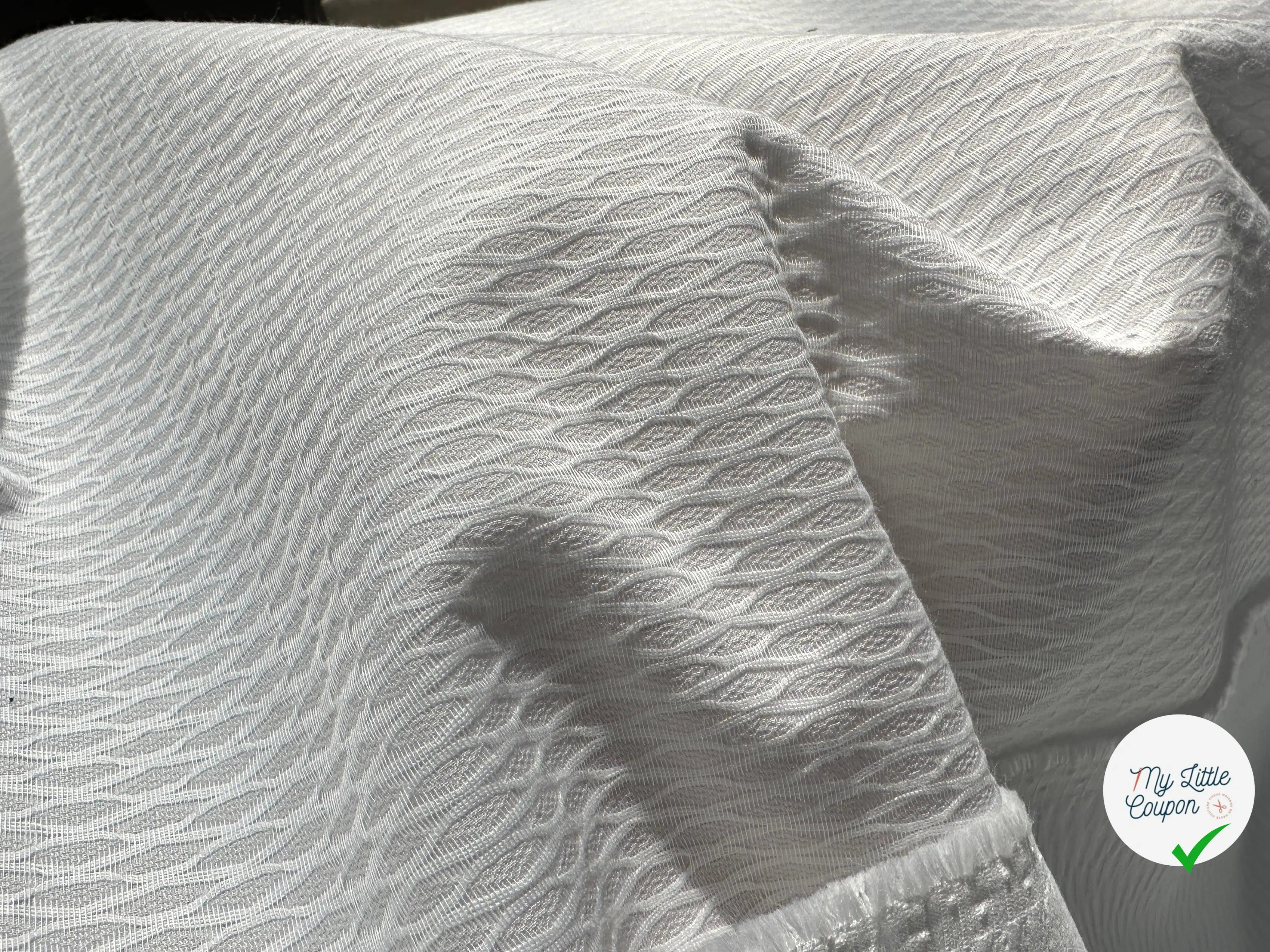PIQUÉ DE COTON LOSANGES SUISSE BLANC OPTIQUE ST GALLEN - My Little Coupon - tissu - coudre