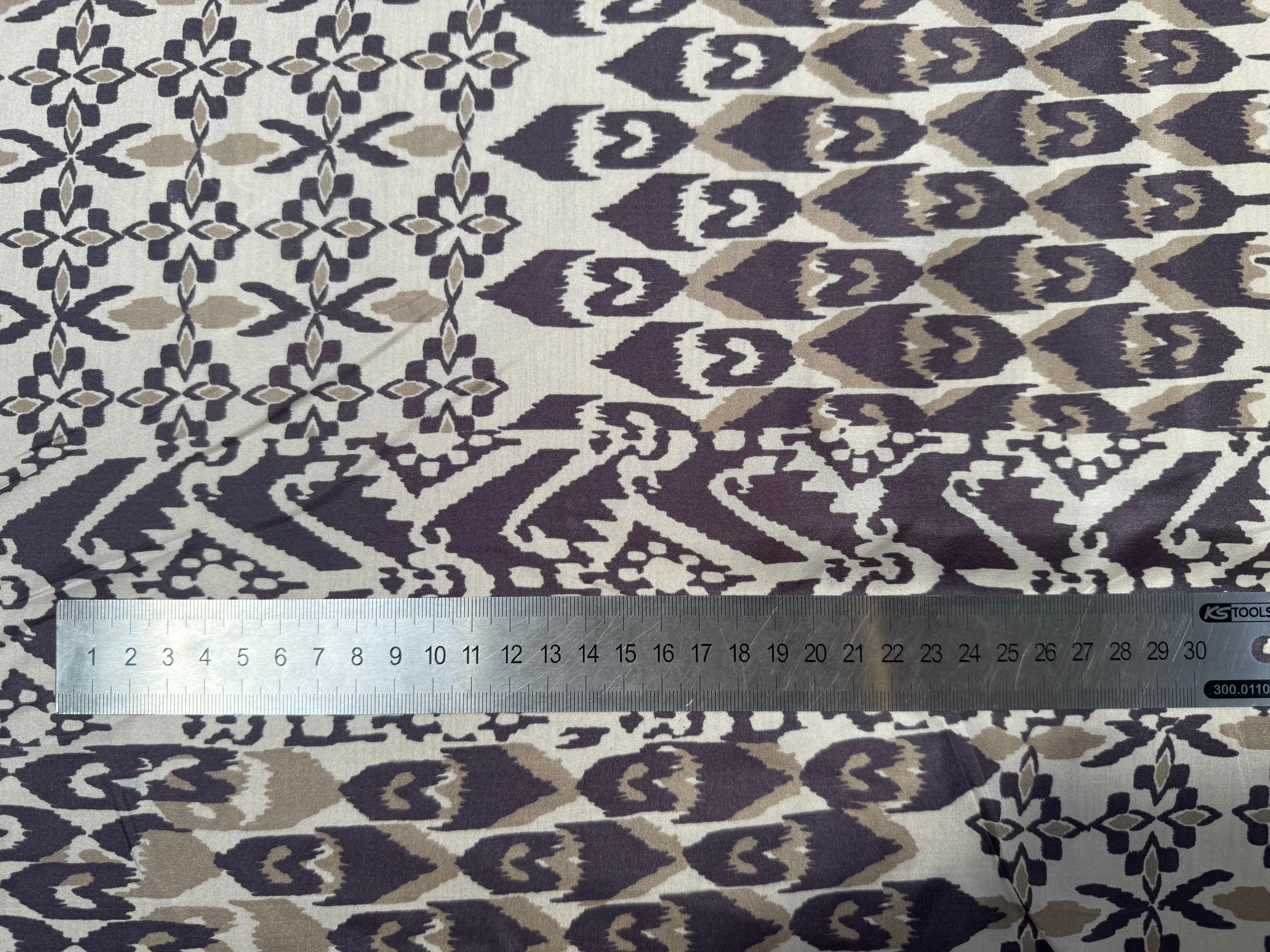 PONGÉ DE SOIE FOND BLANC MOTIFS ABSTRAIT VIOLET - My Little Coupon