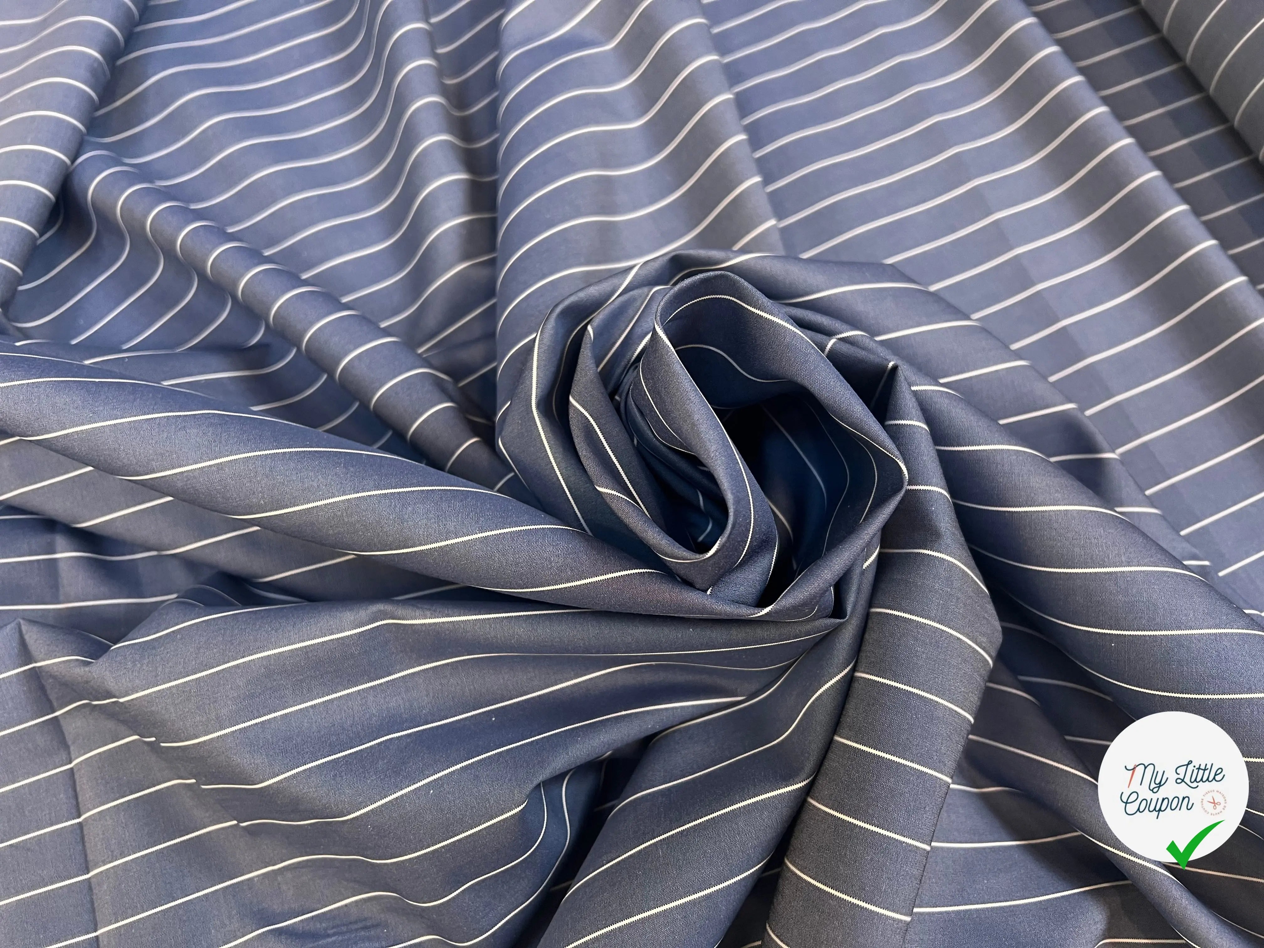 POPELINE COTON RAYURES 15MM FOND BLEU RAYURES BLANCHES - My Little Coupon