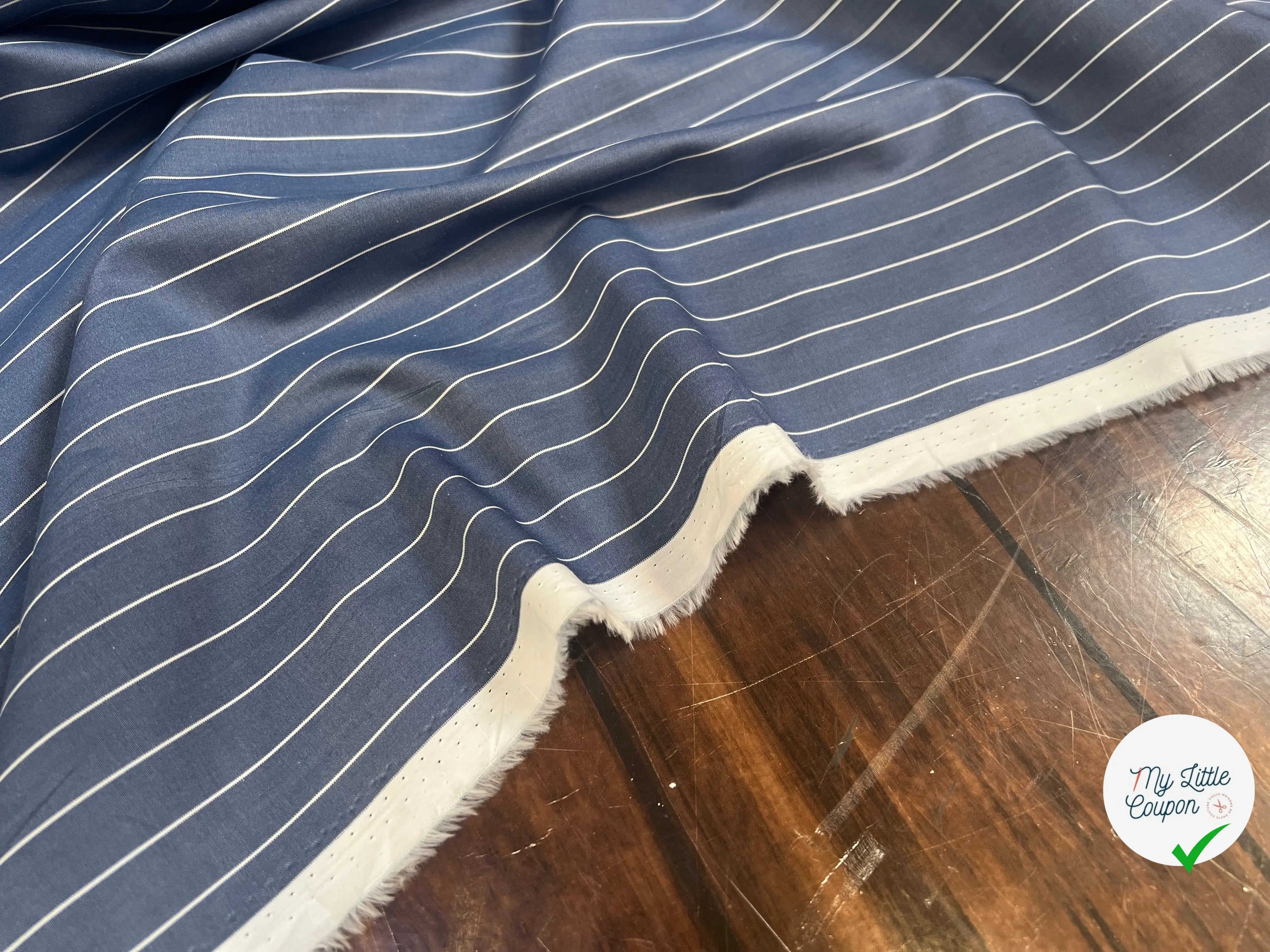 POPELINE COTON RAYURES 15MM FOND BLEU RAYURES BLANCHES - My Little Coupon