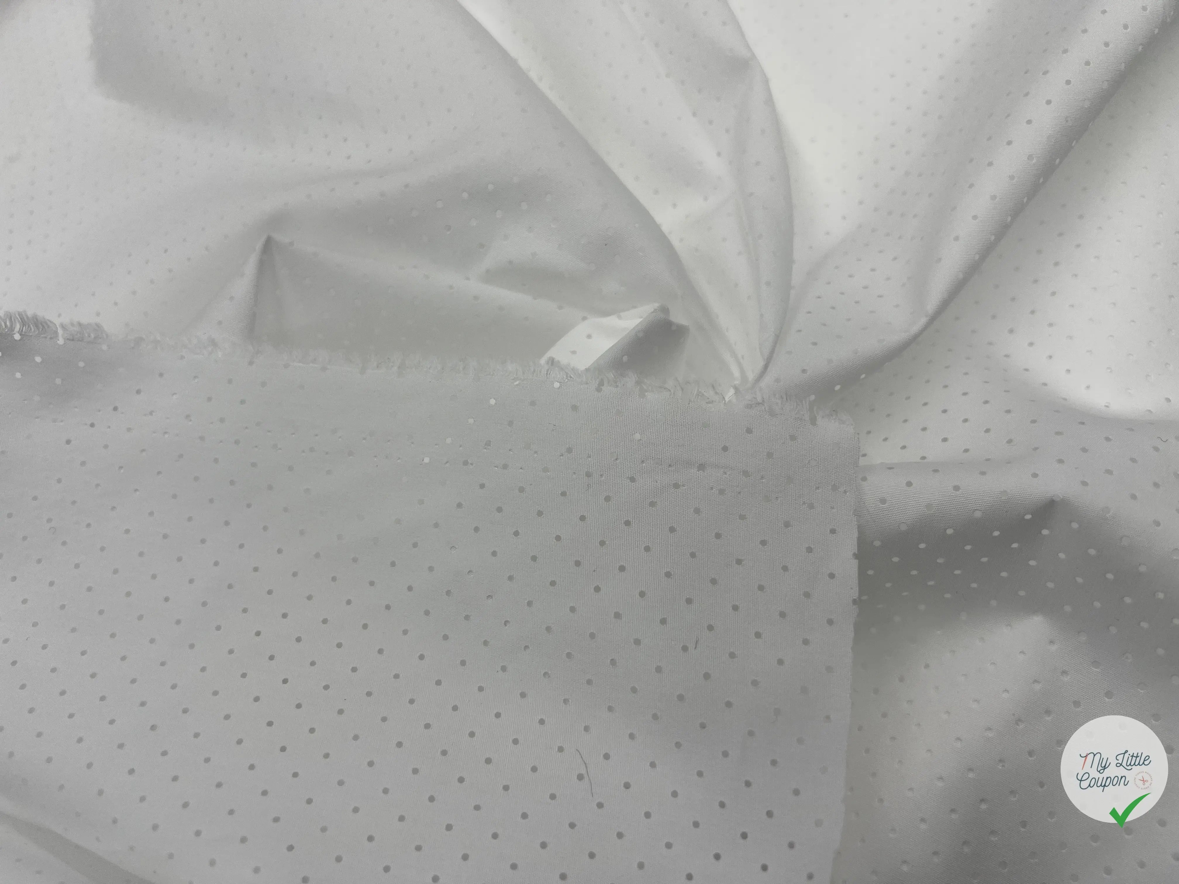 POPELINE DE COTON AJOURÉE DE PETITS POIS BLANC OPTIQUE - My Little Coupon - tissu - coudre