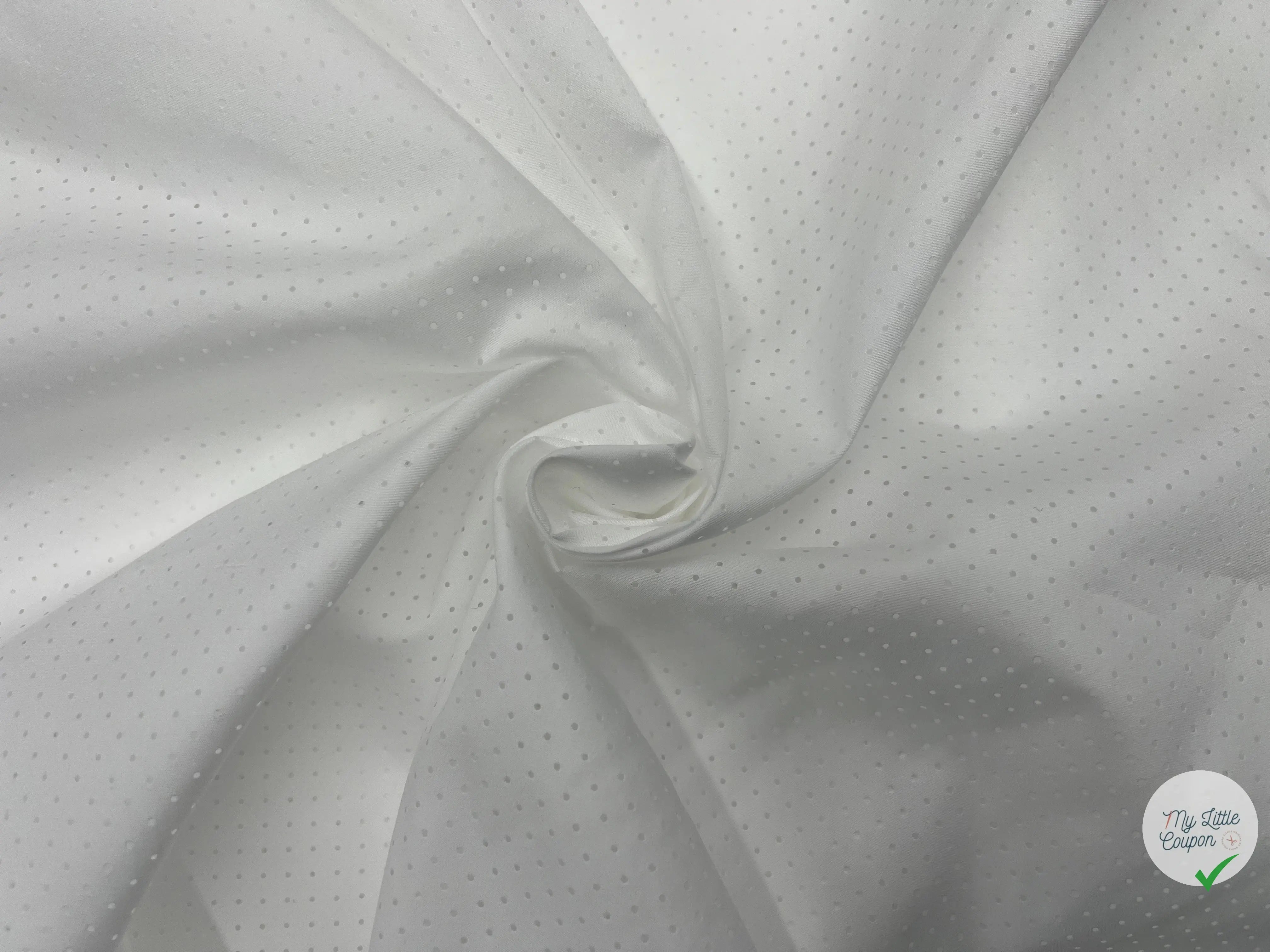POPELINE DE COTON AJOURÉE DE PETITS POIS BLANC OPTIQUE - My Little Coupon - tissu - coudre