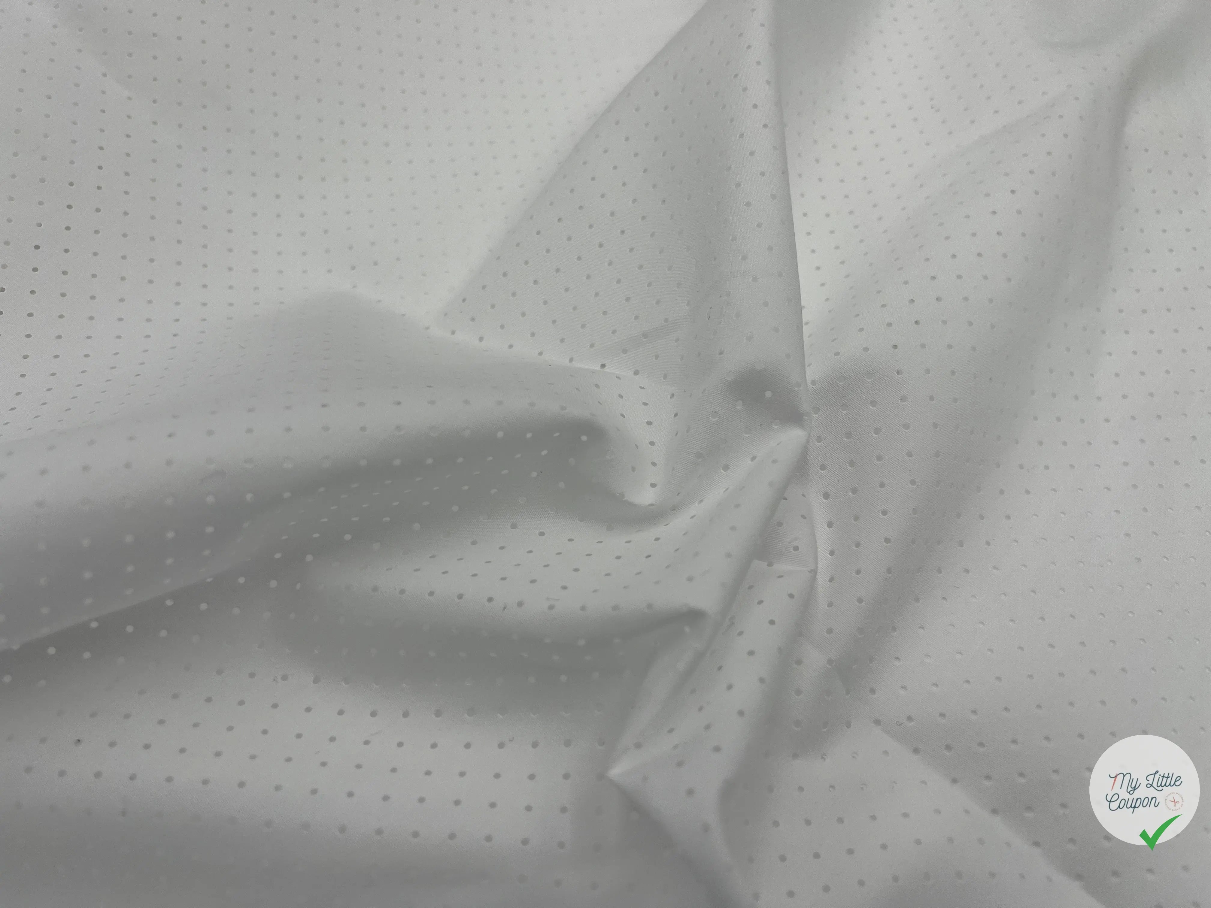 POPELINE DE COTON AJOURÉE DE PETITS POIS BLANC OPTIQUE - My Little Coupon - tissu - coudre
