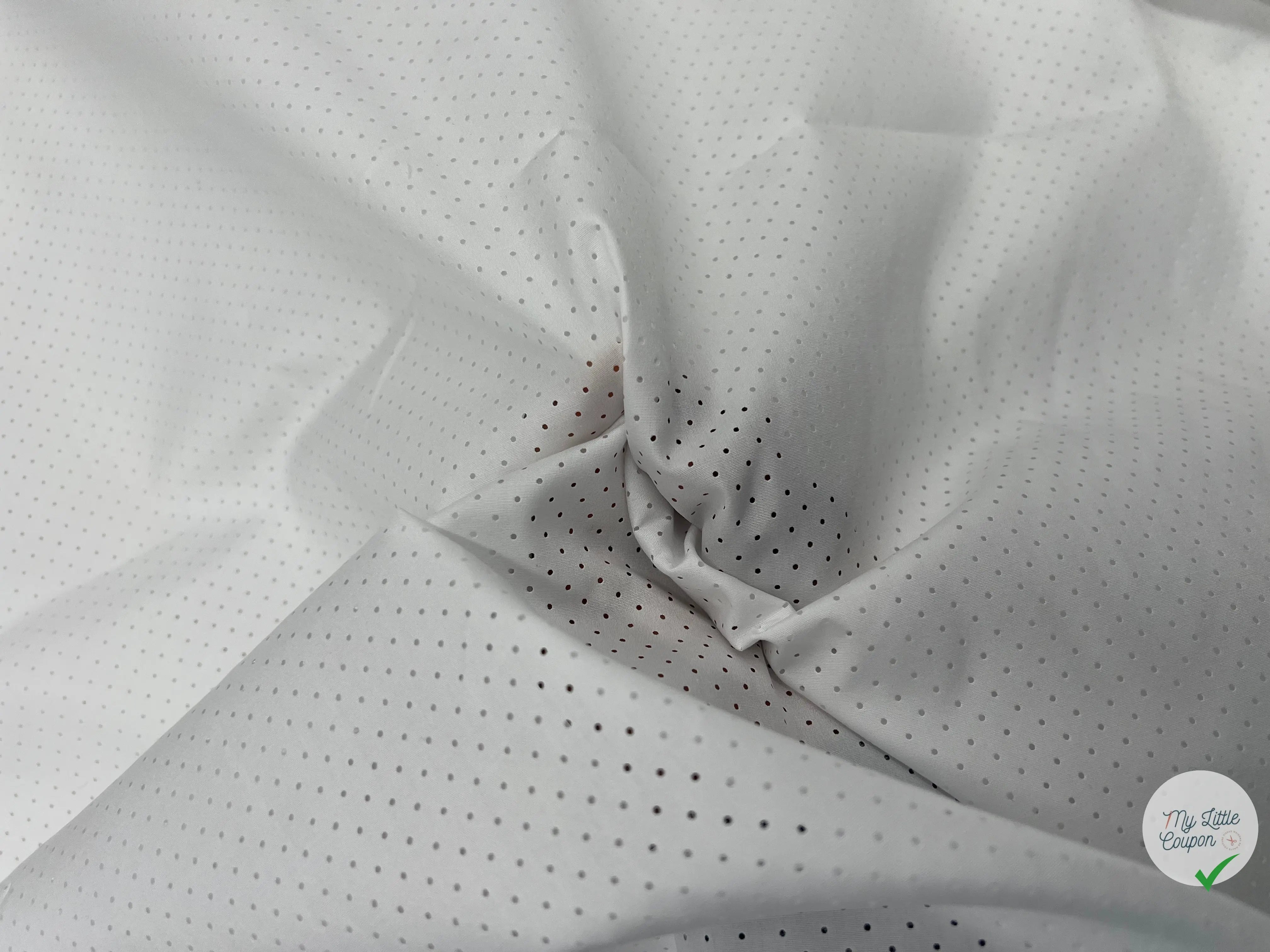POPELINE DE COTON AJOURÉE DE PETITS POIS BLANC OPTIQUE - My Little Coupon - tissu - coudre