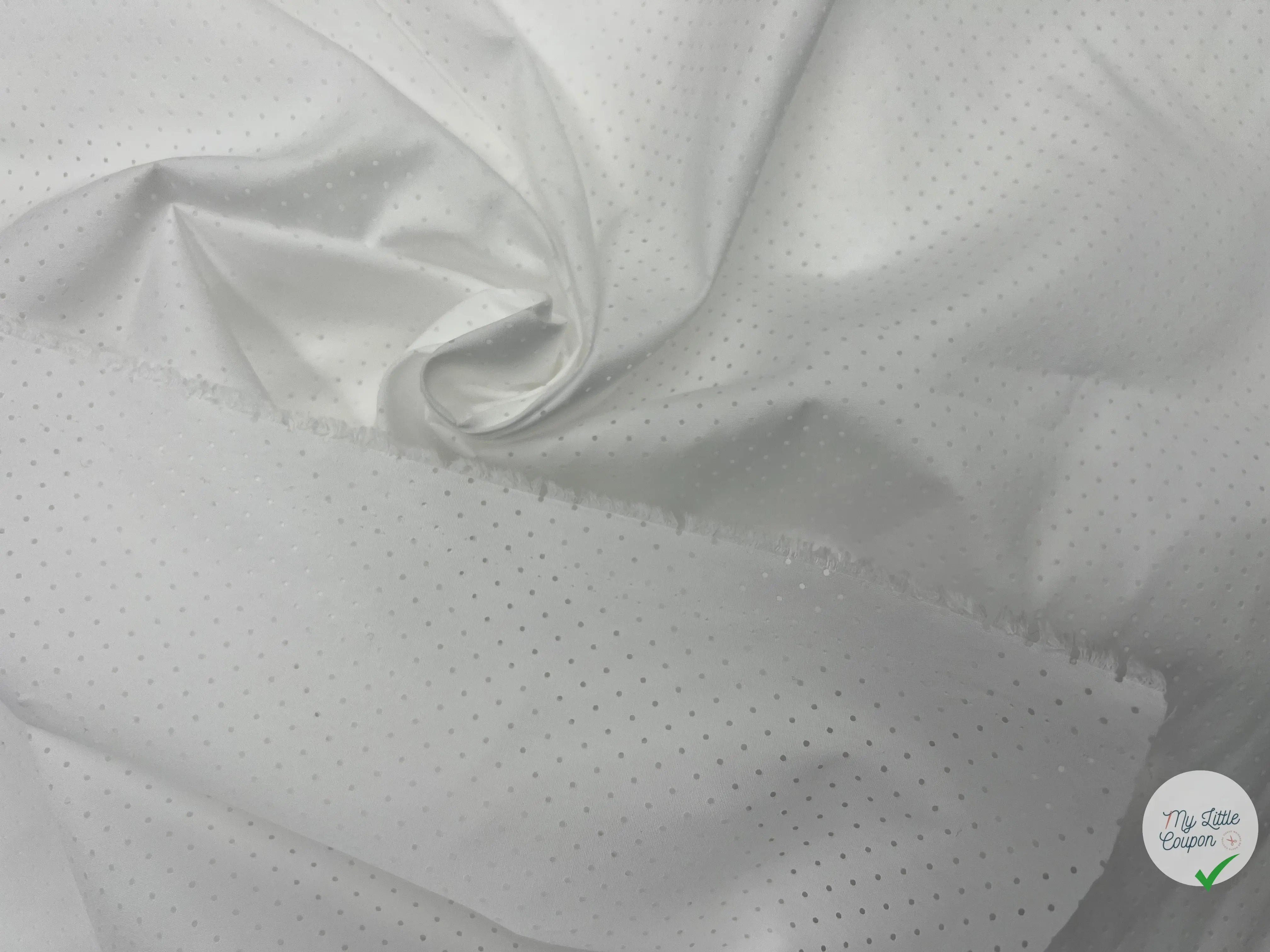 POPELINE DE COTON AJOURÉE DE PETITS POIS BLANC OPTIQUE - My Little Coupon - tissu - coudre