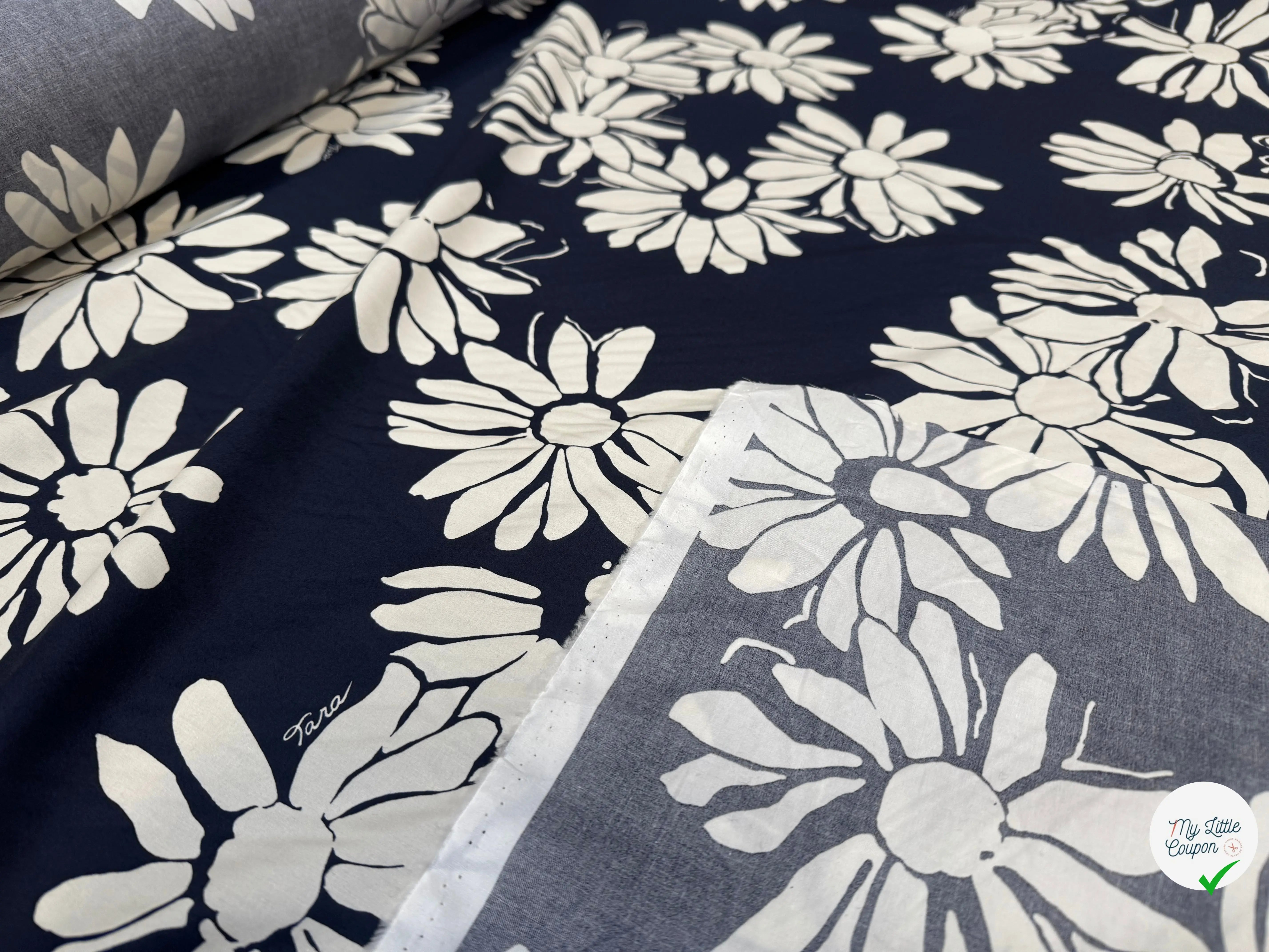 POPELINE DE COTON BLEU MARINE IMPRIMÉE TOURNESOL BLANC - My Little Coupon