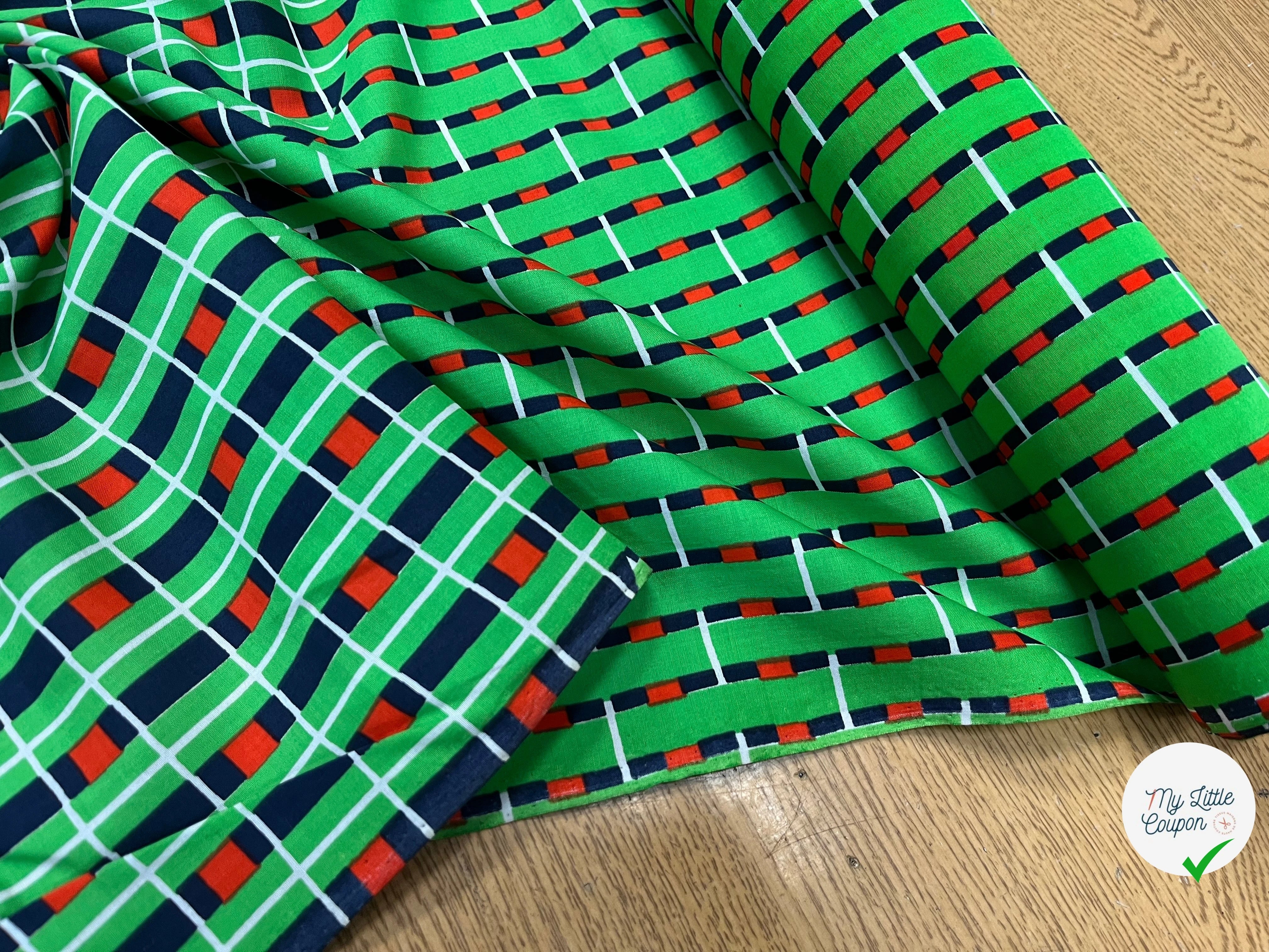 POPELINE DE COTON FOND VERT MOTIF À CARREAUX MARINE ROUGE - My Little Coupon