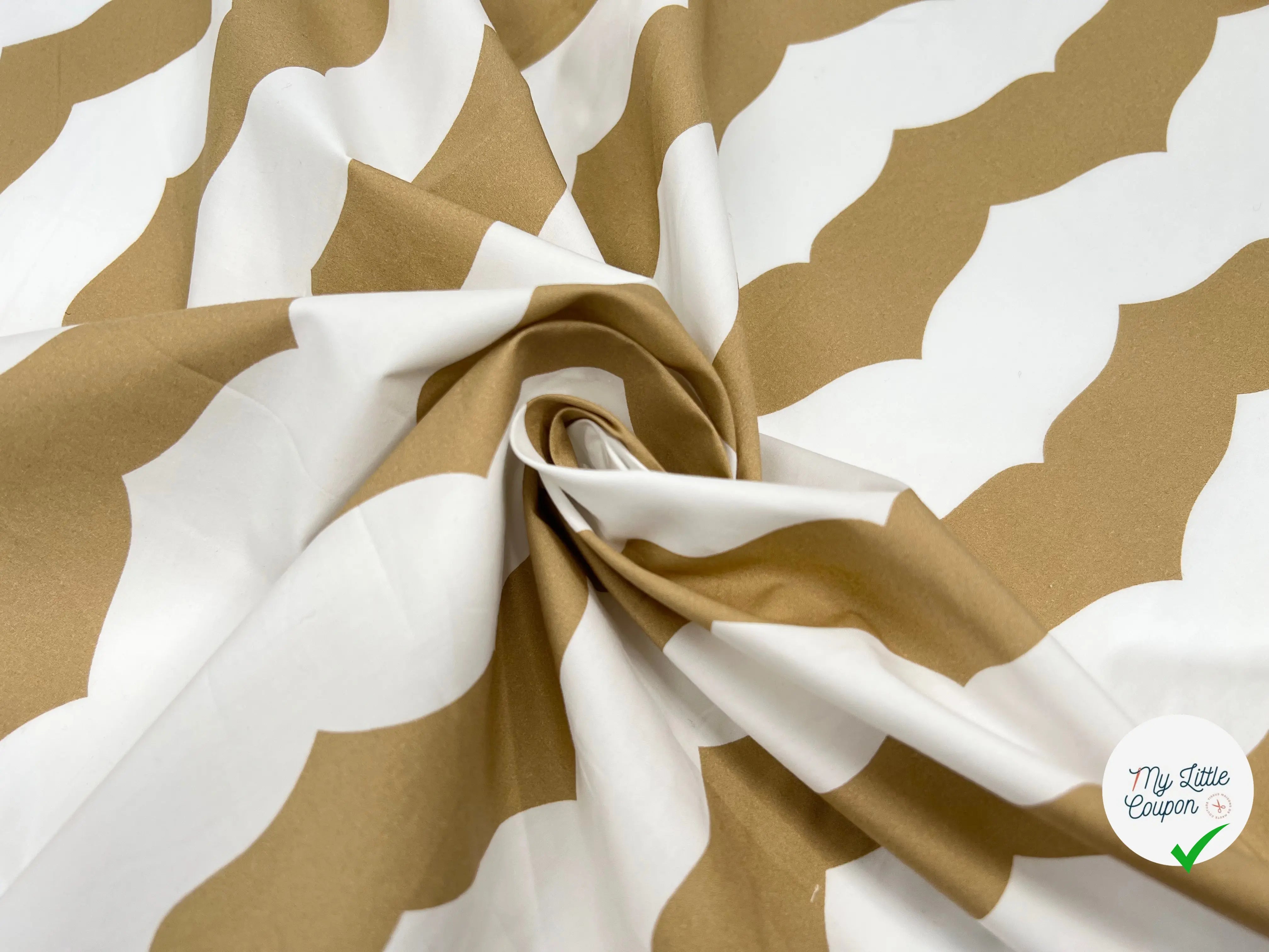 POPELINE DE COTON IMPRIMÉ VOL D'HIRONDELLE BEIGE ET BLANC - My Little Coupon