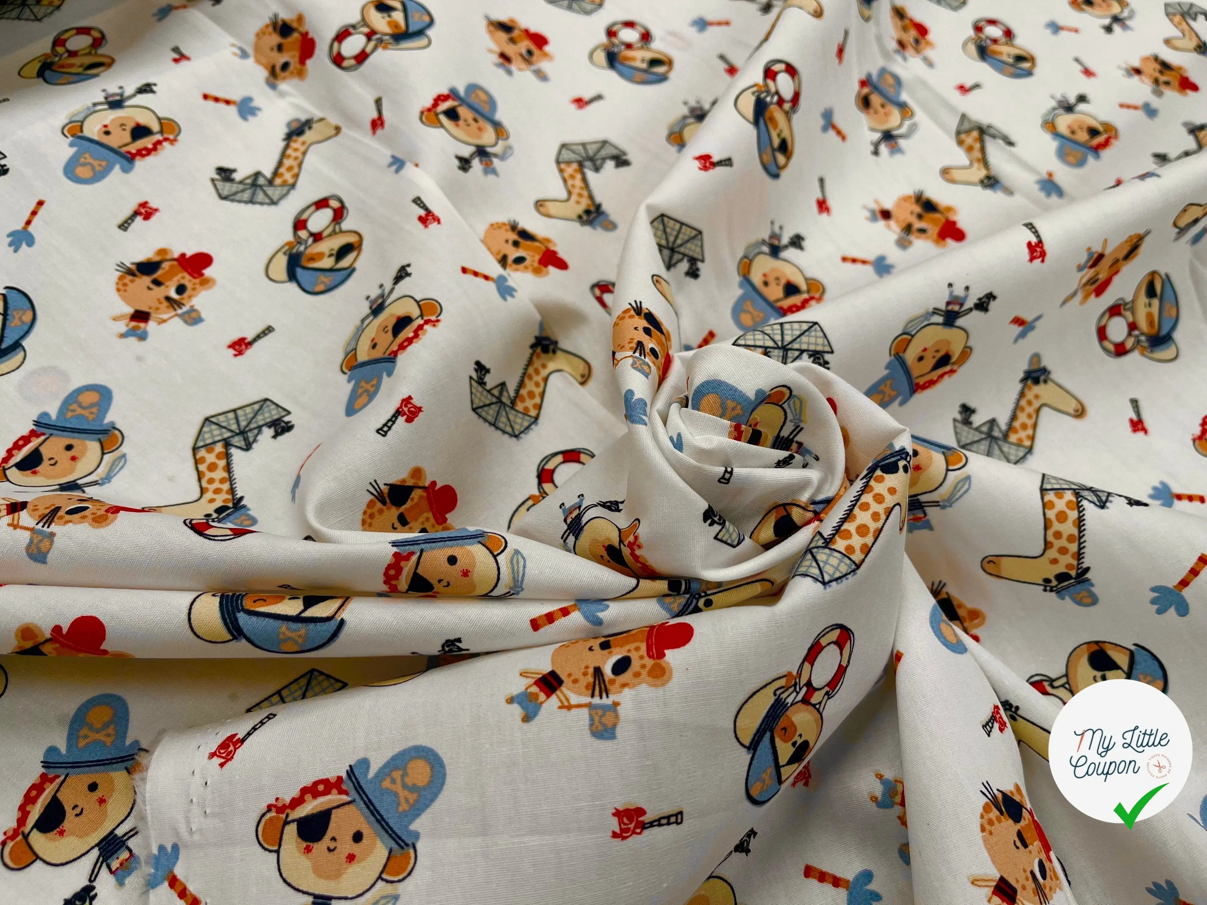 POPELINE DE COTON IMPRIMÉE LITTLE ONES PIRATES KID ECRU - My Little Coupon