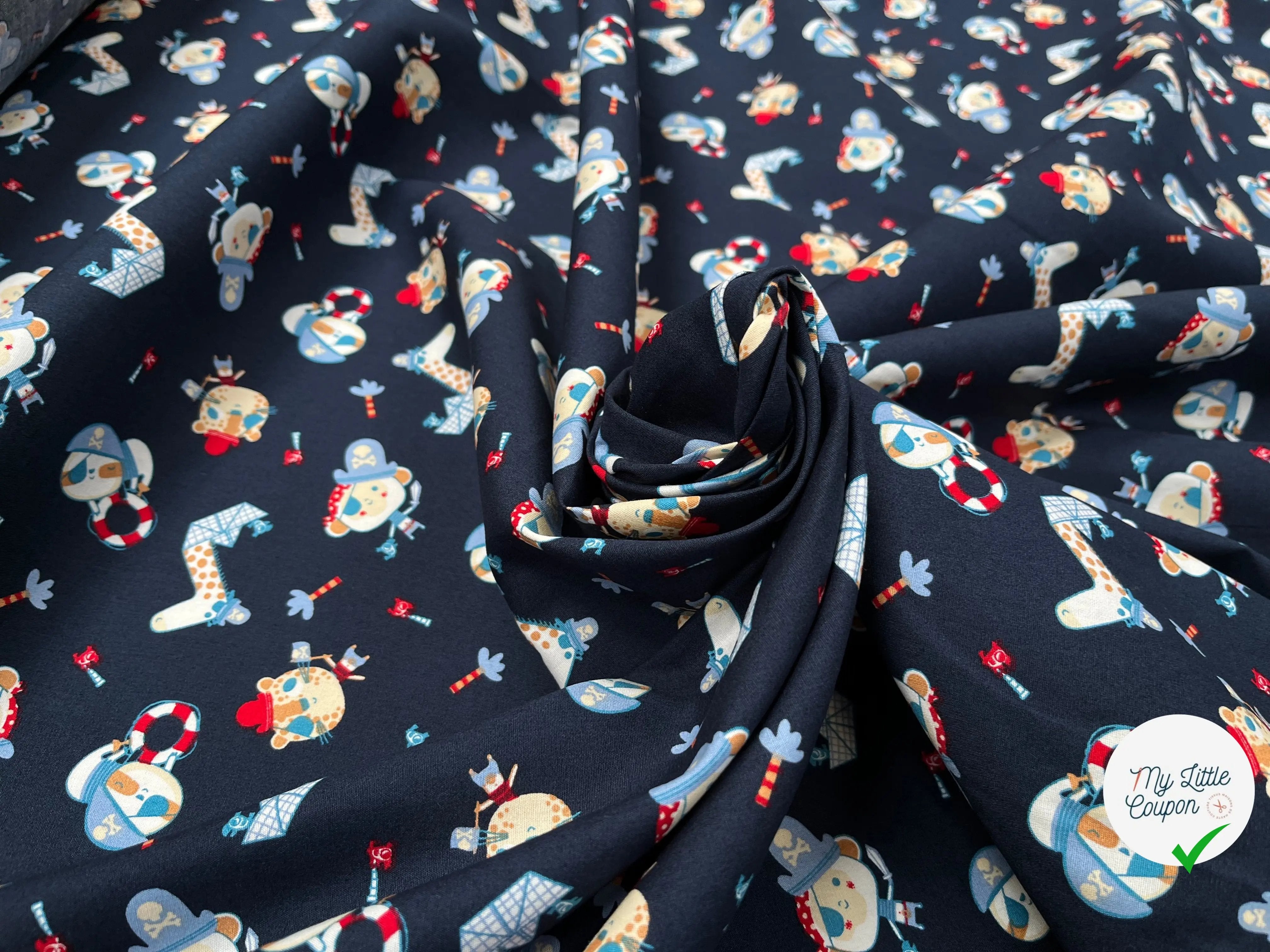 POPELINE DE COTON IMPRIMÉE LITTLE ONES PIRATES KID MARINE - My Little Coupon