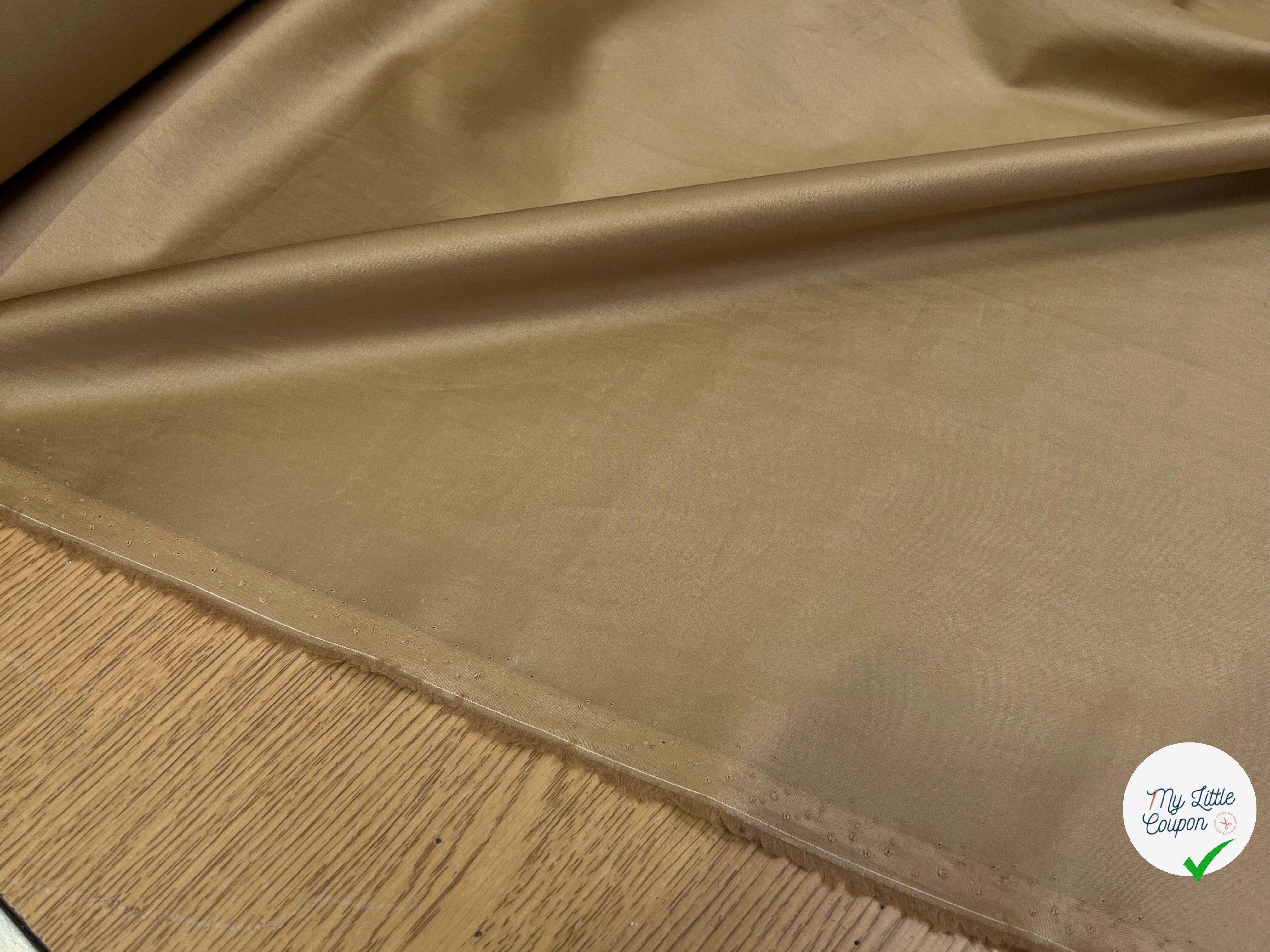 POPELINE DE COTON LISSE BEIGE LÉGÈREMENT SATINÉ FONCÉ 140CM - My Little Coupon