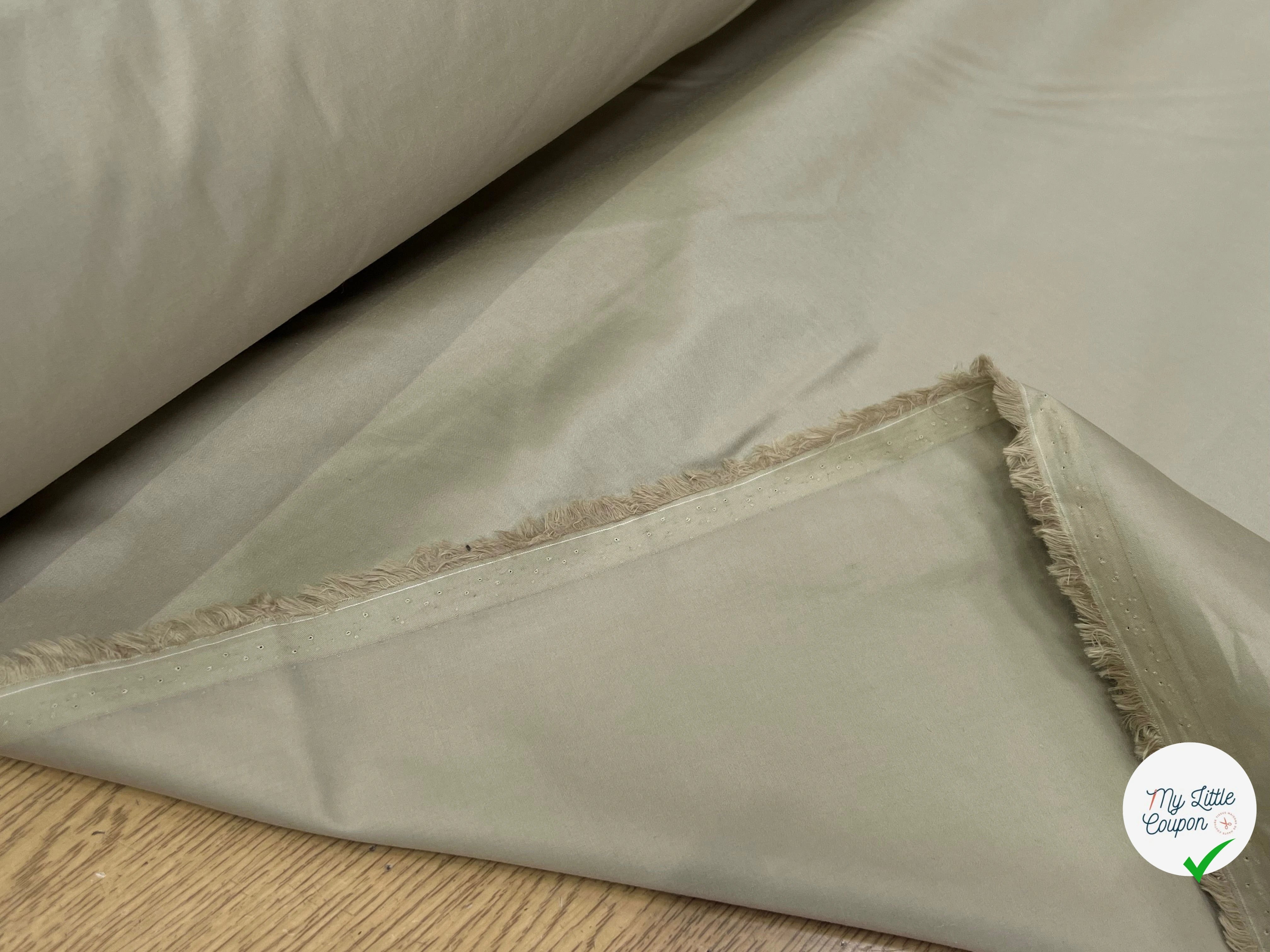 POPELINE DE COTON LISSE LÉGÈREMENT SATINÉ BEIGE CLAIR (SABLE) 140CM - My Little Coupon