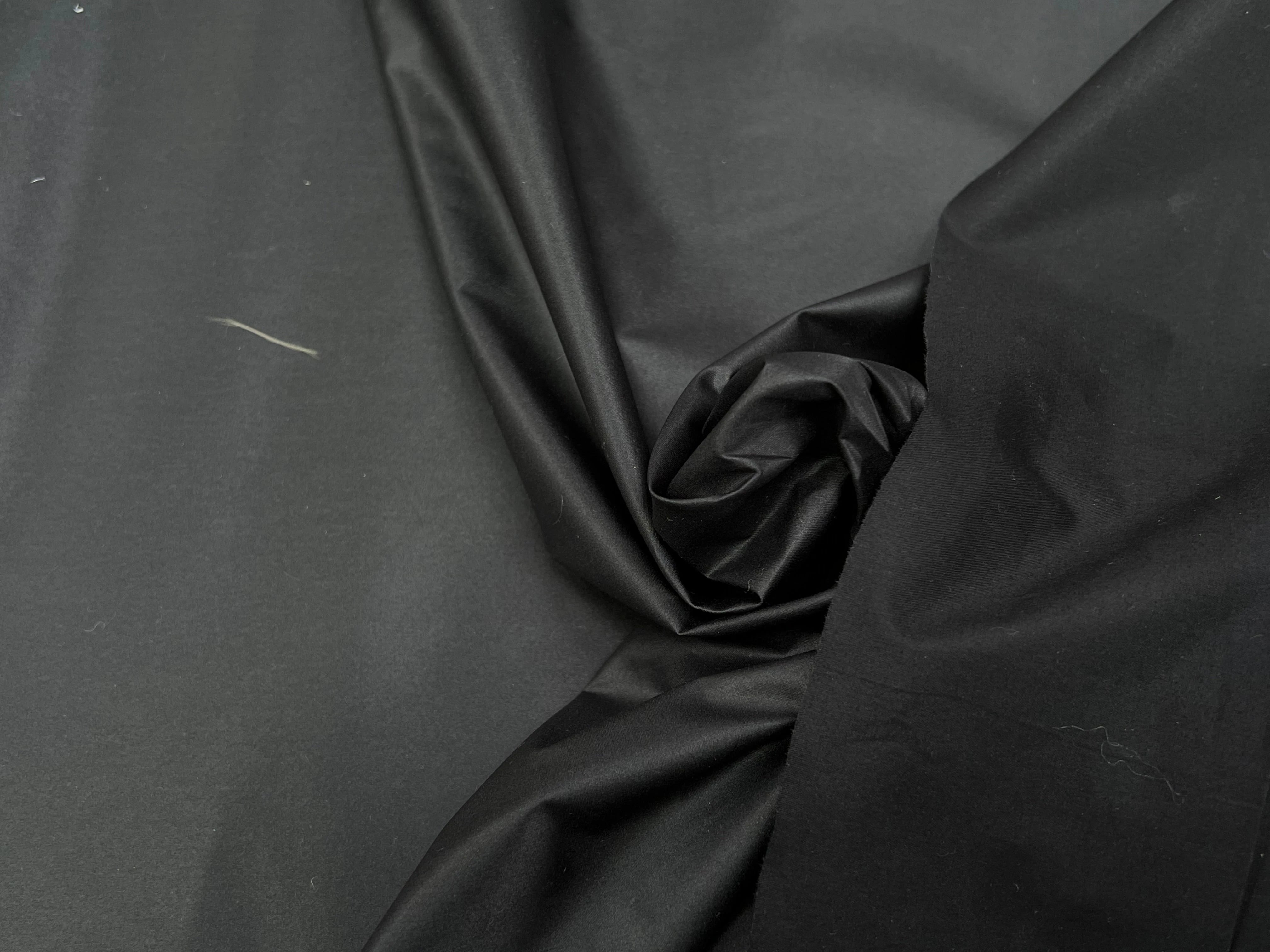 POPELINE DE COTON LISSE LÉGÈREMENT SATINÉ DOUBLE FACE NOIR 100% COTON - My Little Coupon